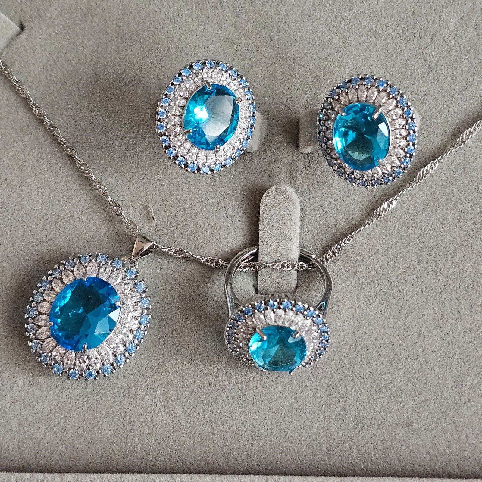 Round Cut Emerald Crystal 925 Silver Set