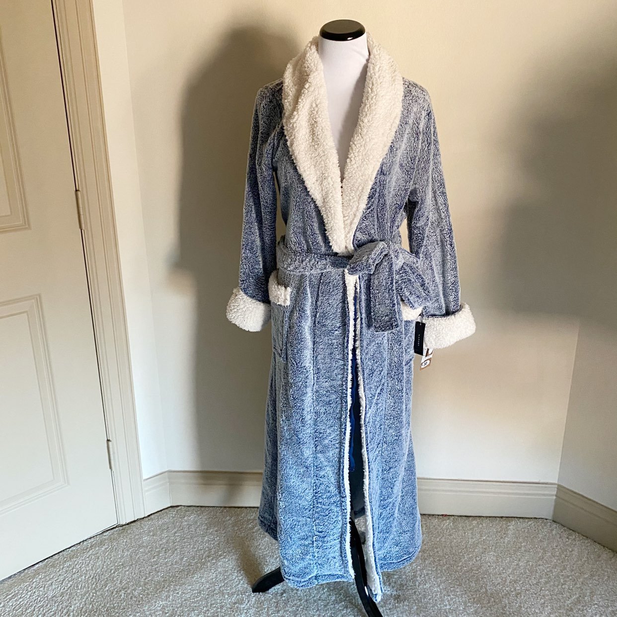 Nwt Natori sherpa robe