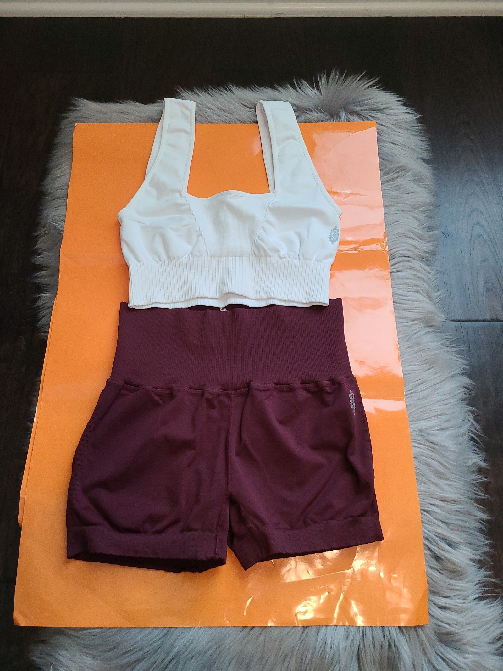 Nwot! Free People movement good karma bundle set in white/ burgundy