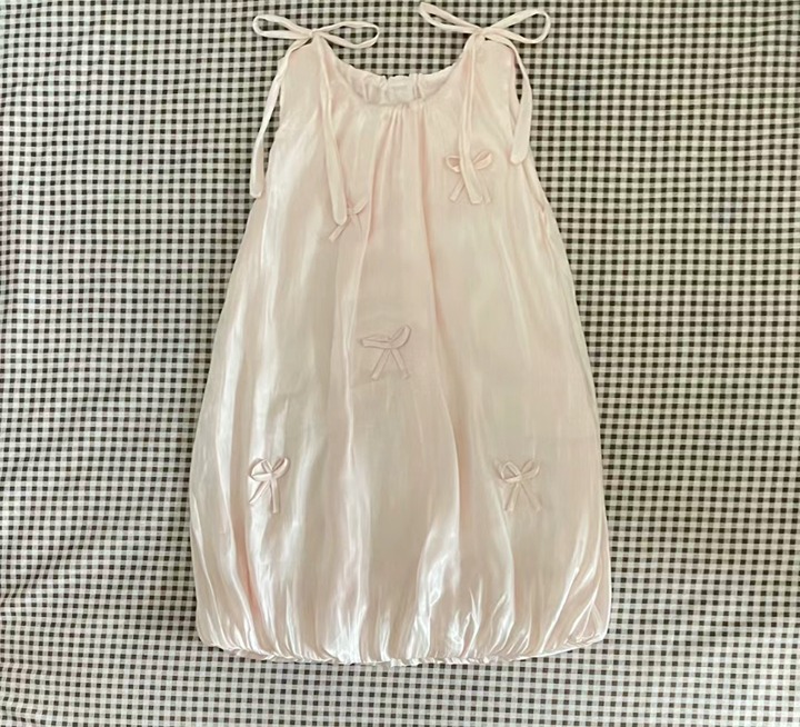 Pink bow satin dress