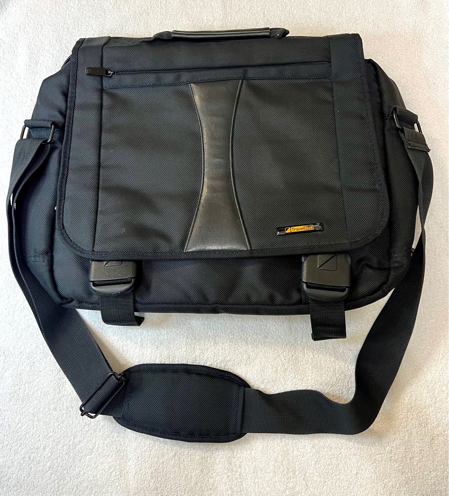 Travel Blue Messenger Bag, 4 pockets, excellent conditions and quality