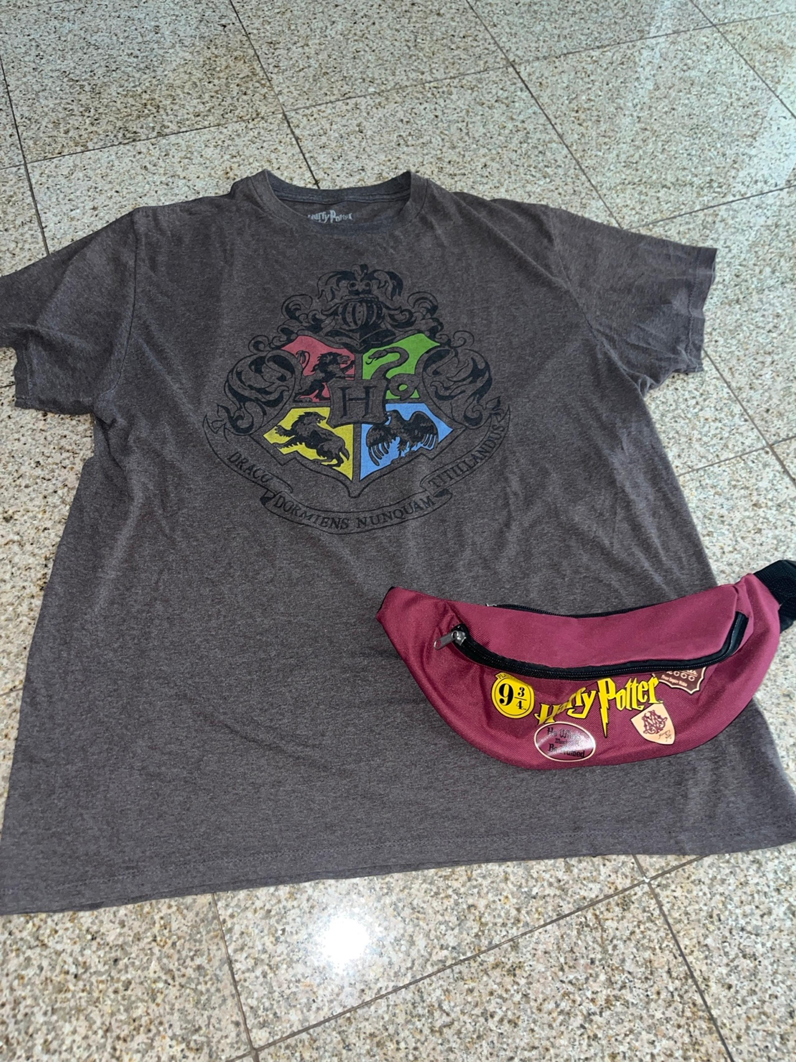 Men’s Harry Potter lot t-shirt and fanny pack size XL