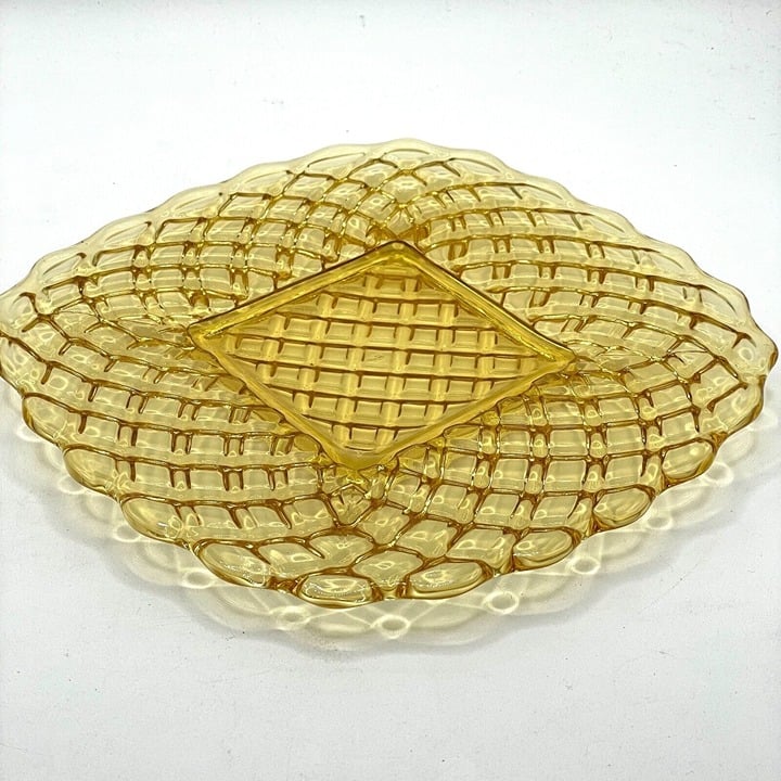 L.E. Smith Vintage Yellow Glass Trellis Square 8.5 Scalloped Rim Serving Plate