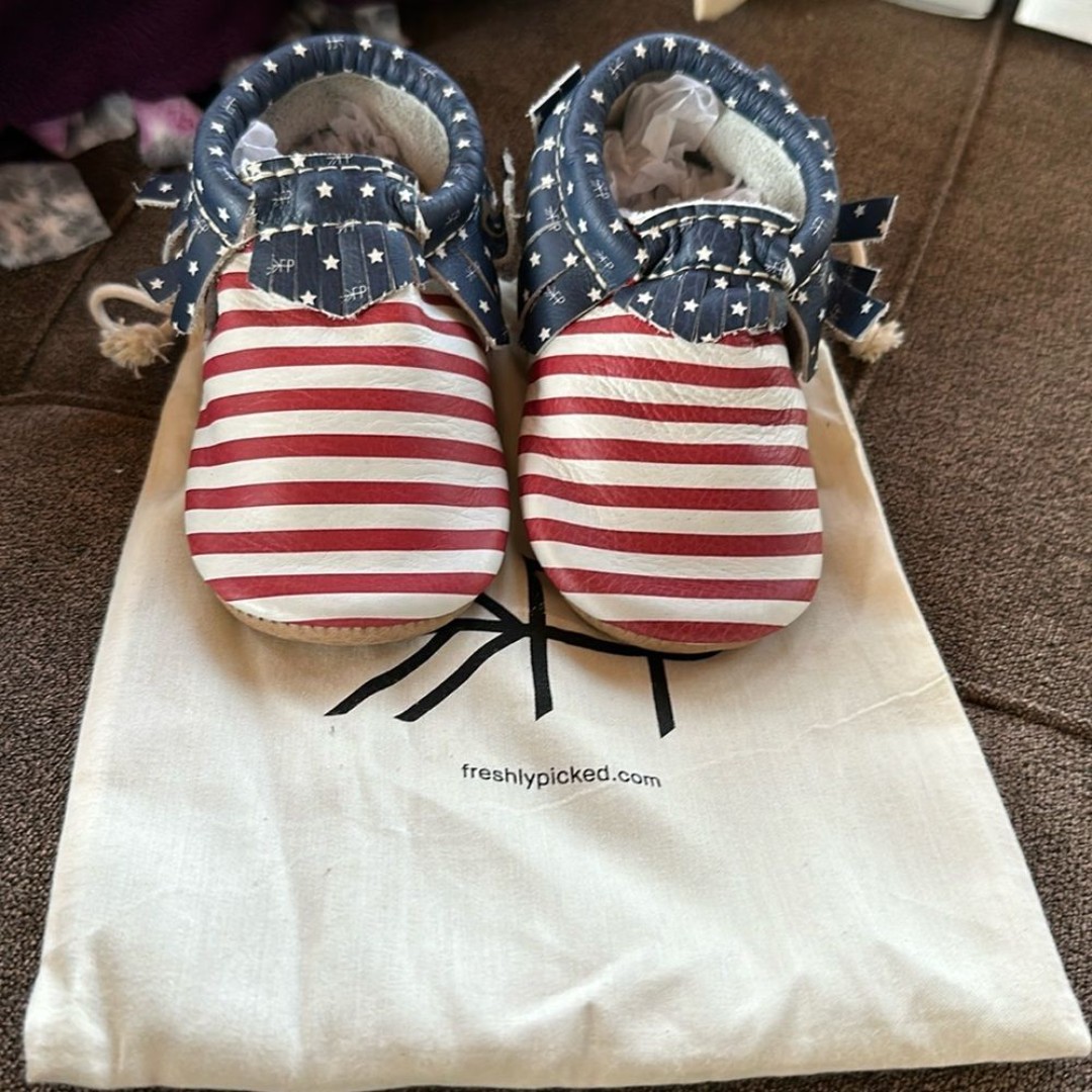 New Born in the USA Freshly Picked Moccasin Size 6