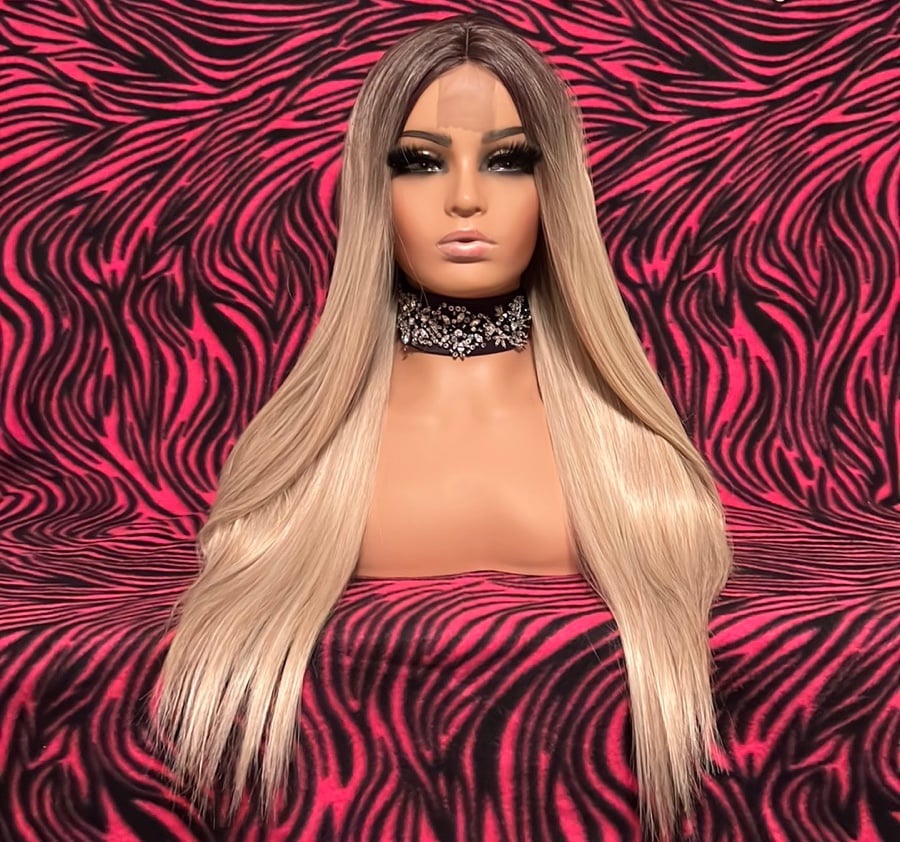 Honey blonde middlepart wig with beautiful blonde mix and dark roots straight