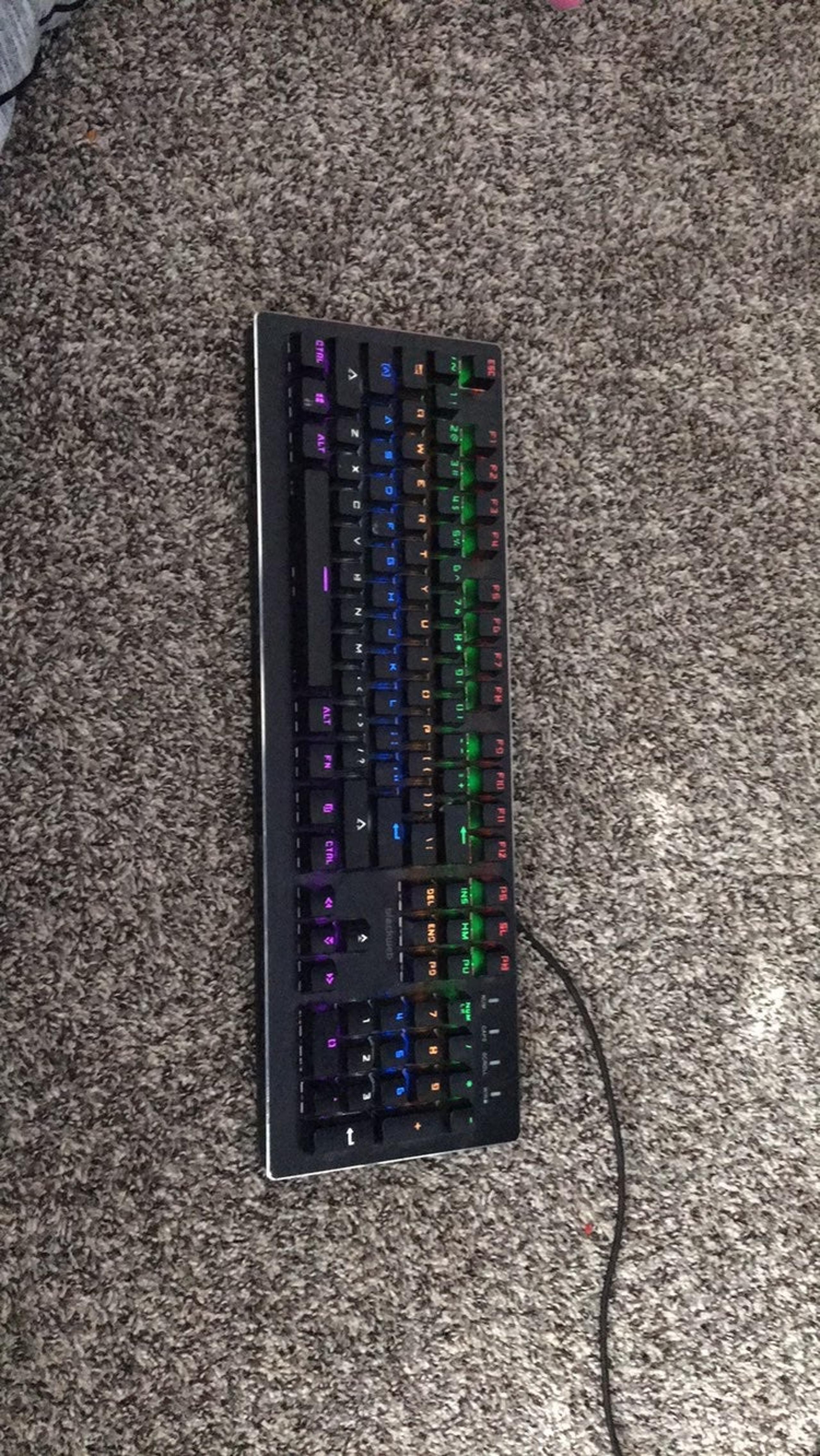 I am selling a keybord it has lights and
