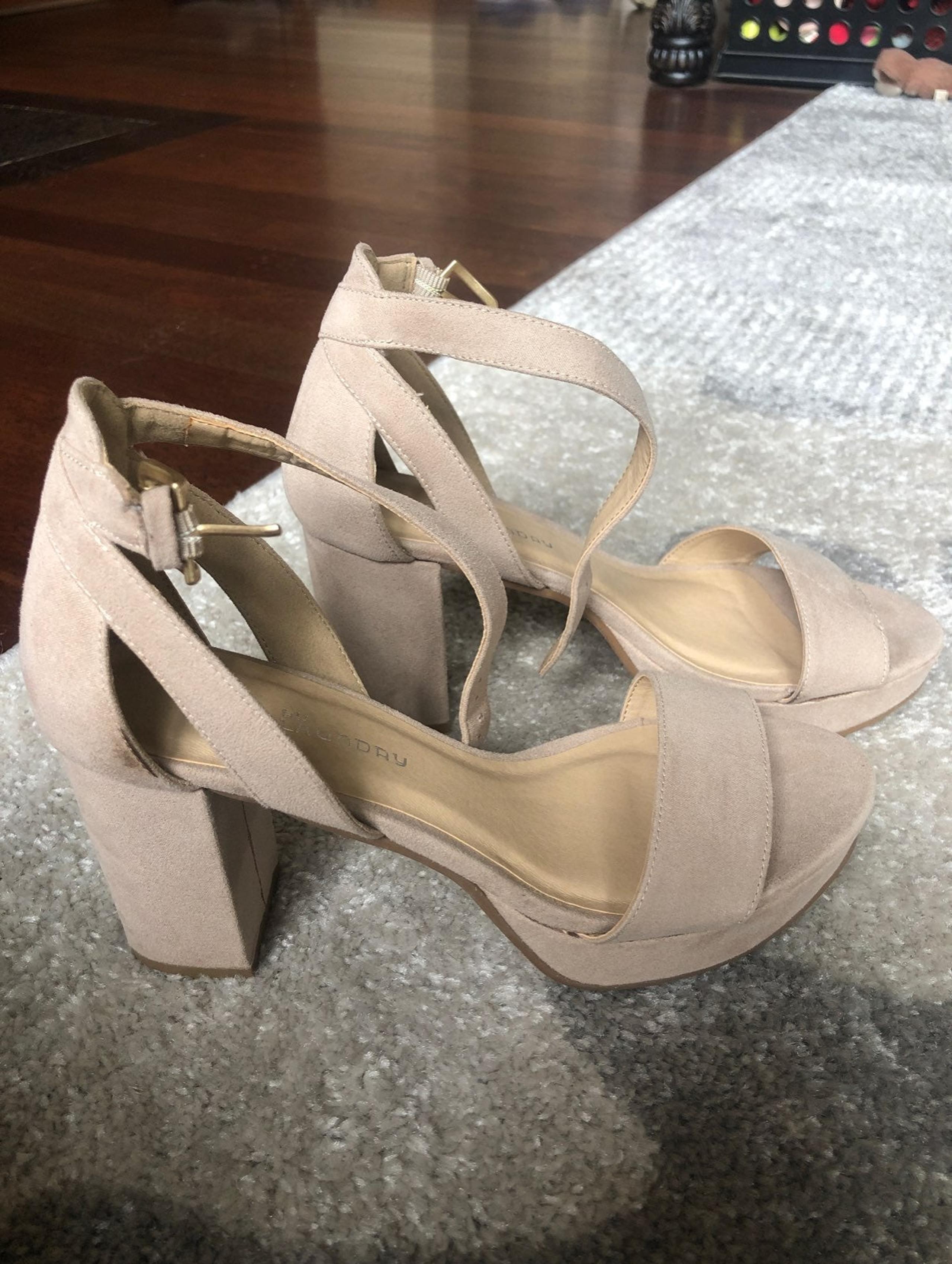 BLOCK HEELS SIZE 7.5