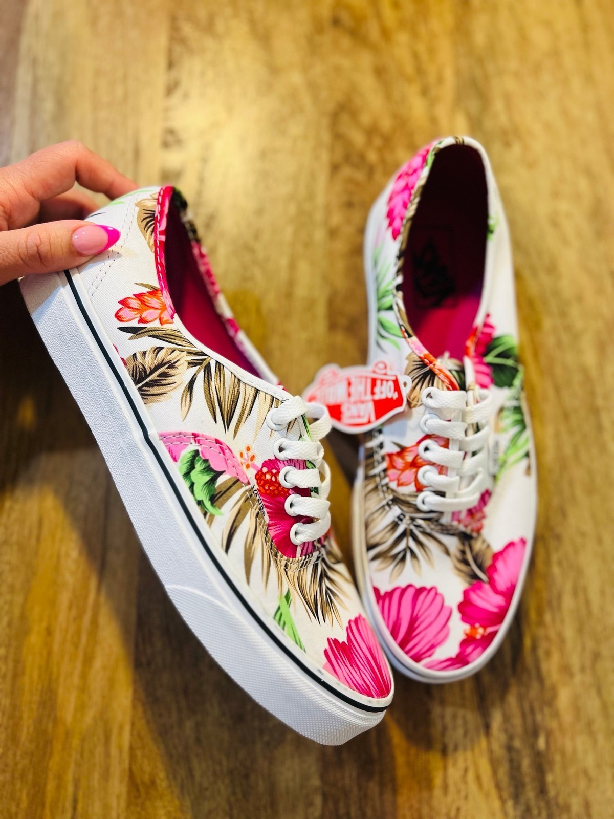 NWT LIMITED EDITION UNISEX FLORAL PRINT VANS (no box)