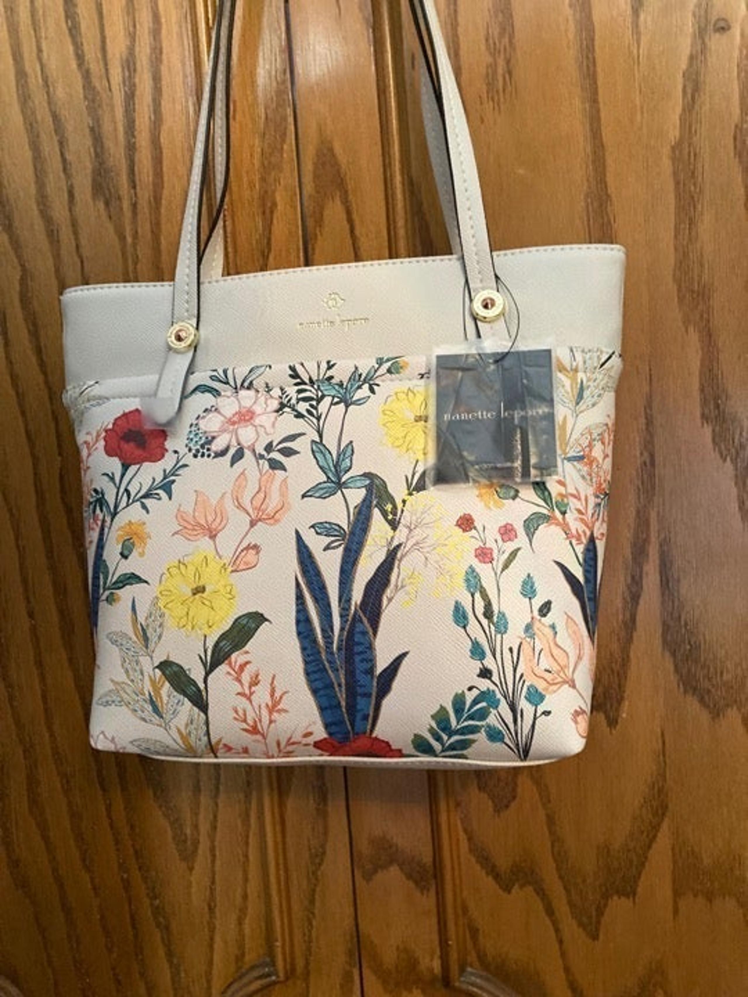 Beautiful "New" Naette Lapore spring purse