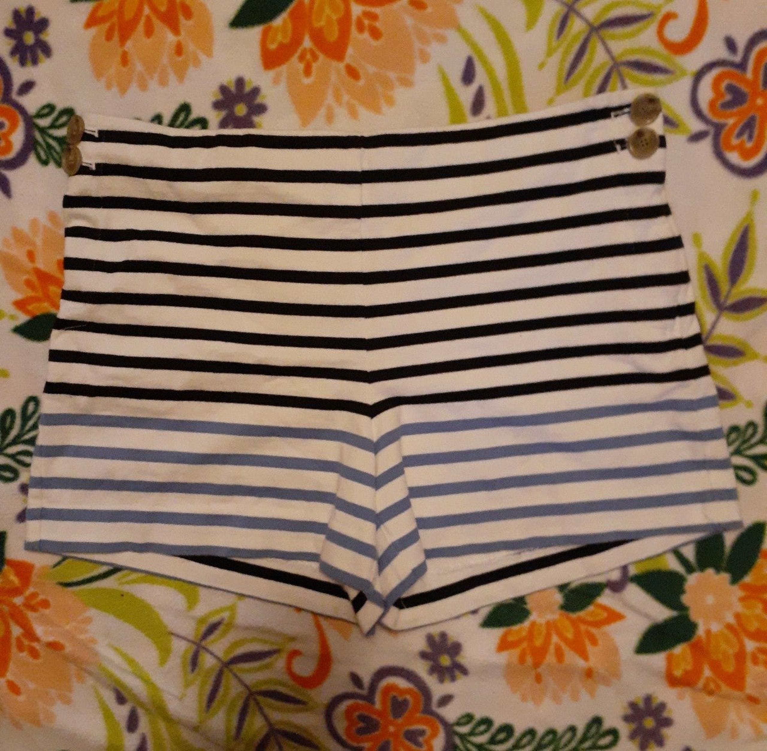 Ann Taylor LOFT High Waisted Striped Shorts With Button Detail Women's Size 6