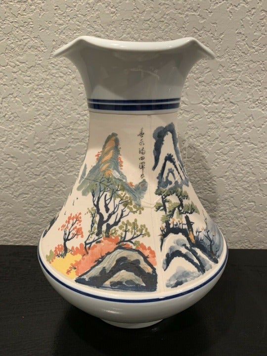 Beautiful Japanese Porcelain Vase Beige