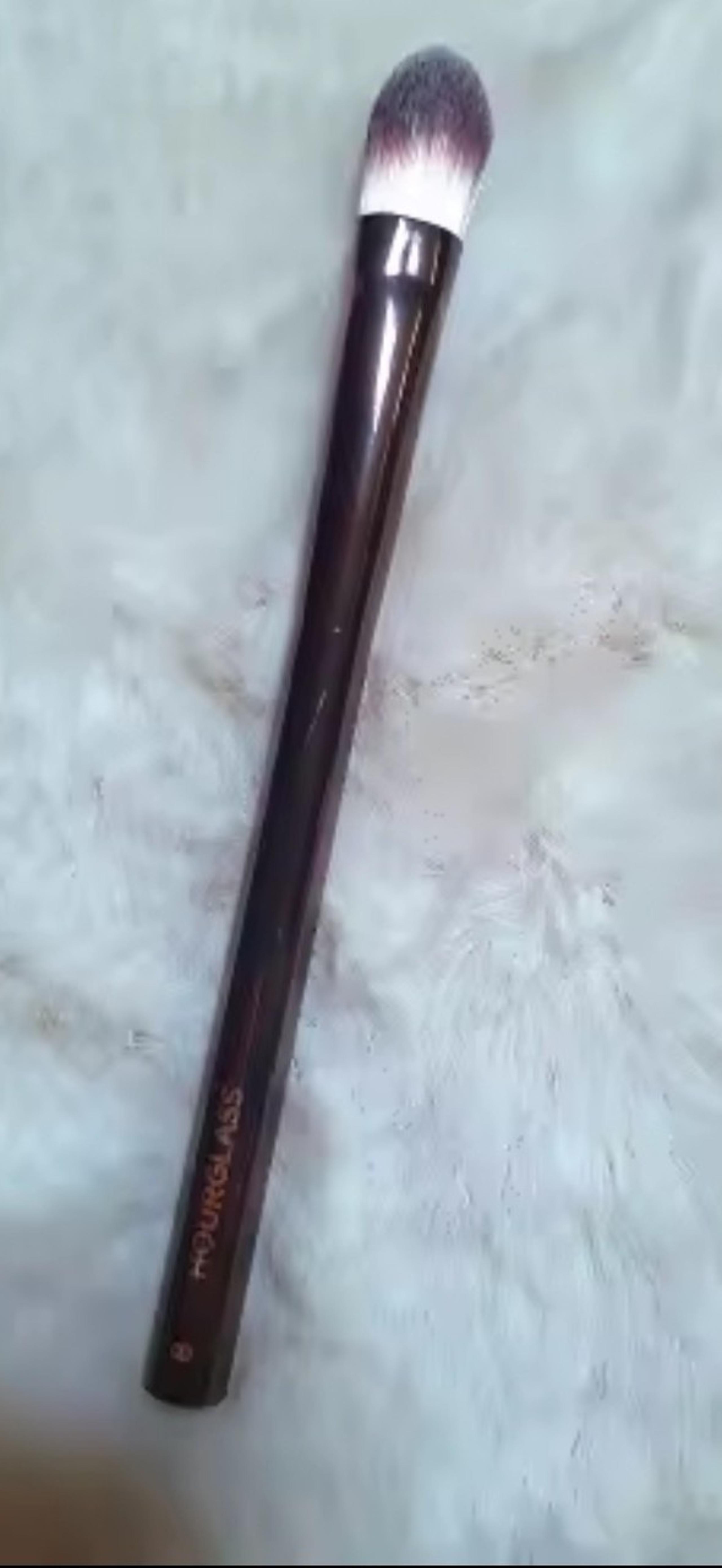 Hourglass no.8 concealer brush