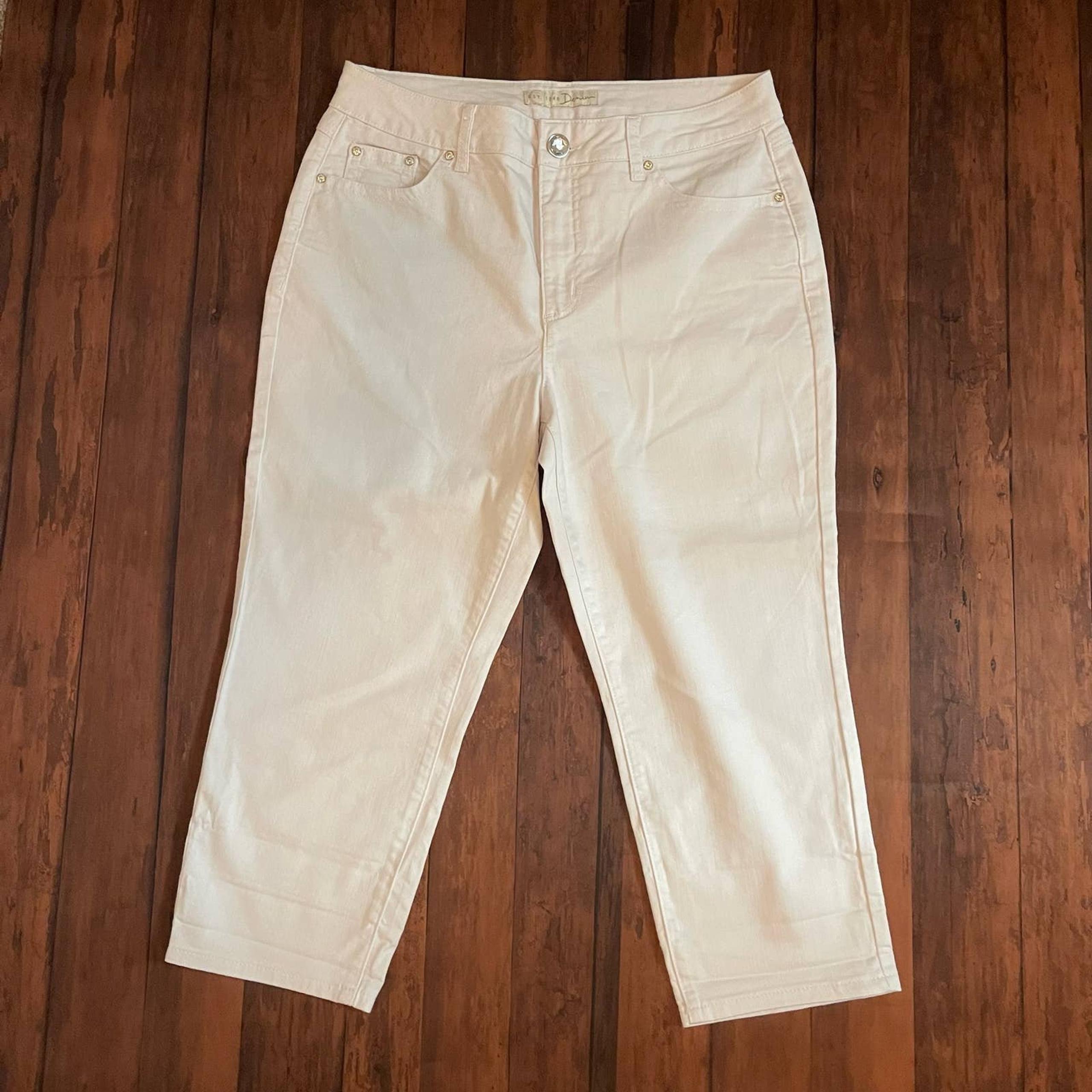 Cato 1946 Denim Classic Women's White Floral Embroidered Capri Pants Size 14