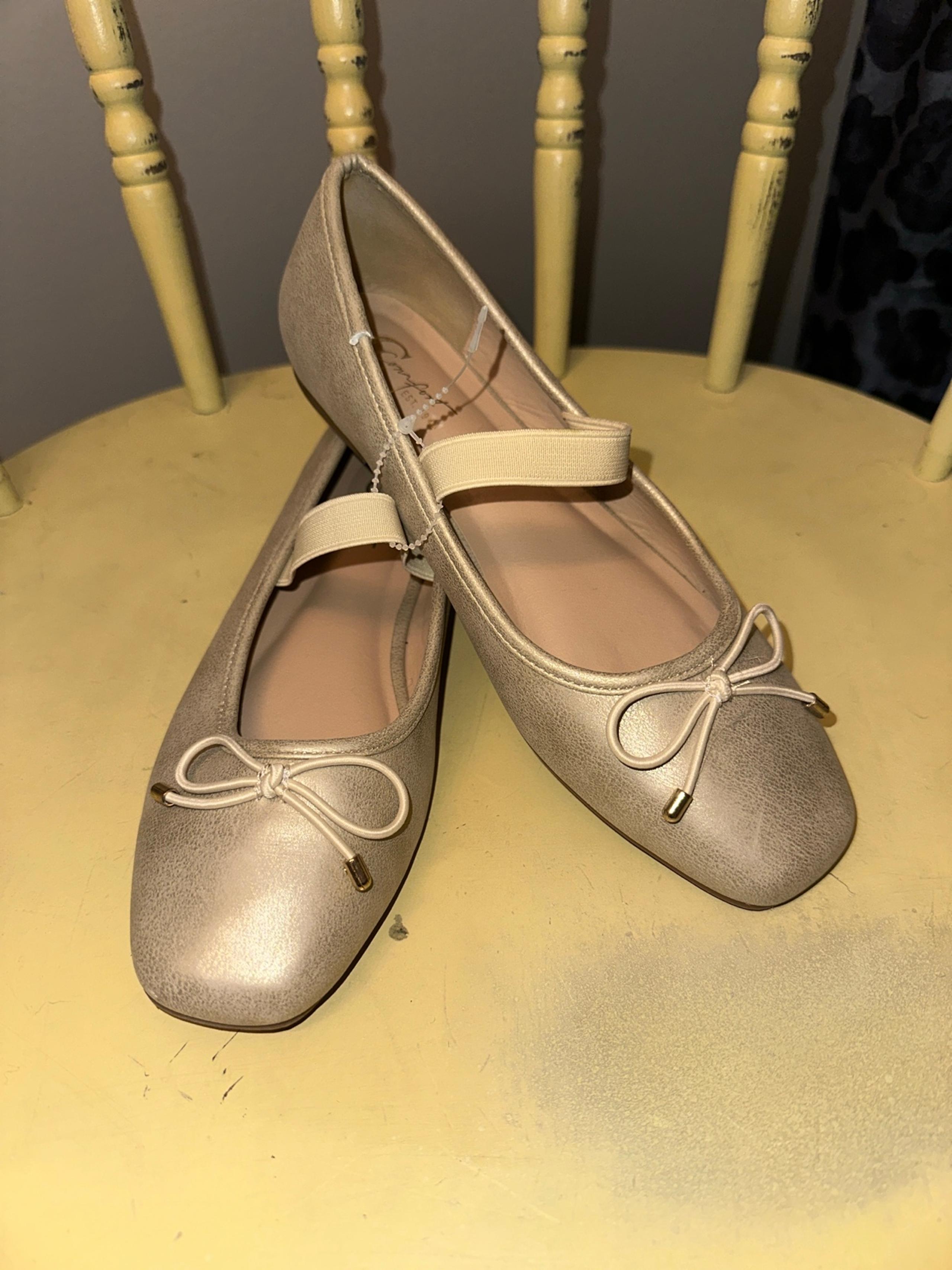 Girls Gold Flats