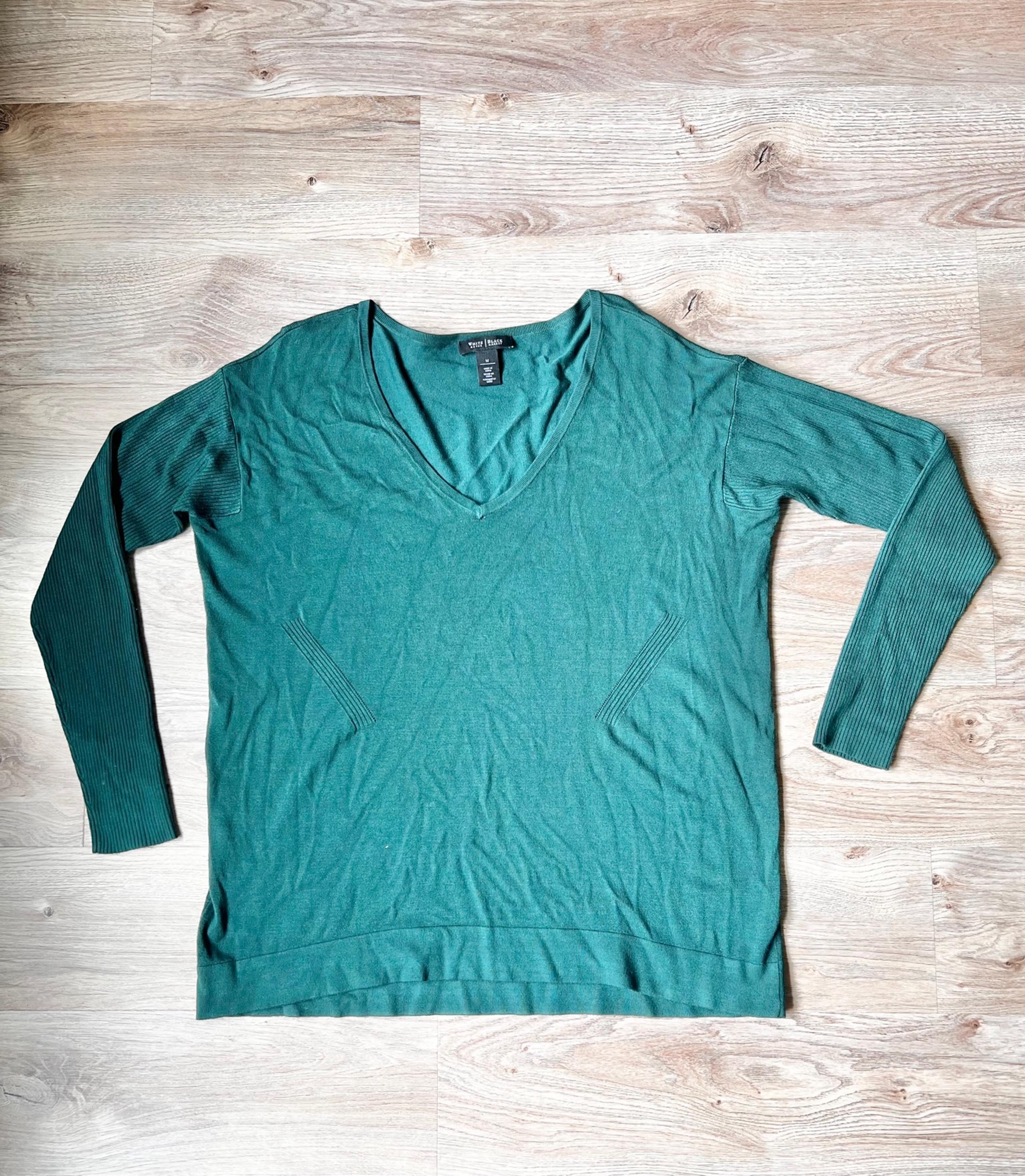 White House black market V neck pullover sweater size medium green