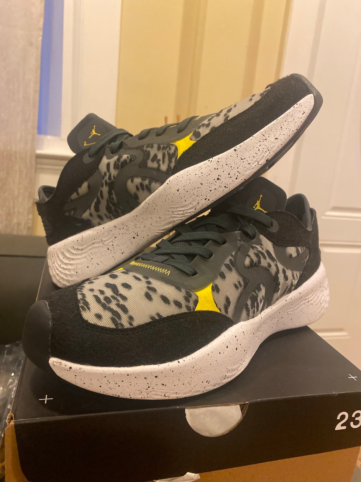 DS Jordan delta 3 low 9.5 dn2647 007