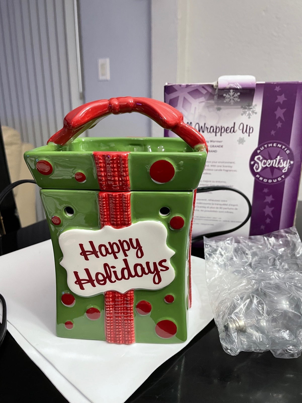 Scentsy Warmer All Wrapped Up