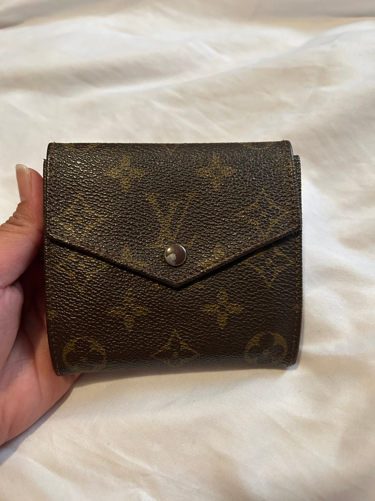 DEALS OF TODAY! Louis Vuitton Porto Tresor Etuit Papier trifold wallet