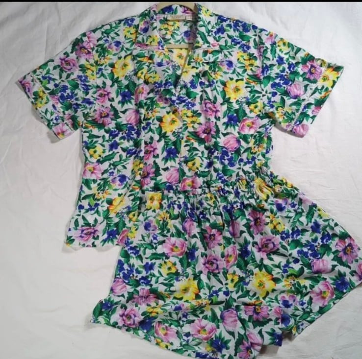 Vintage Victoria’s Secret Gold Label Floral Pajama Shorts Set sz Large Satin