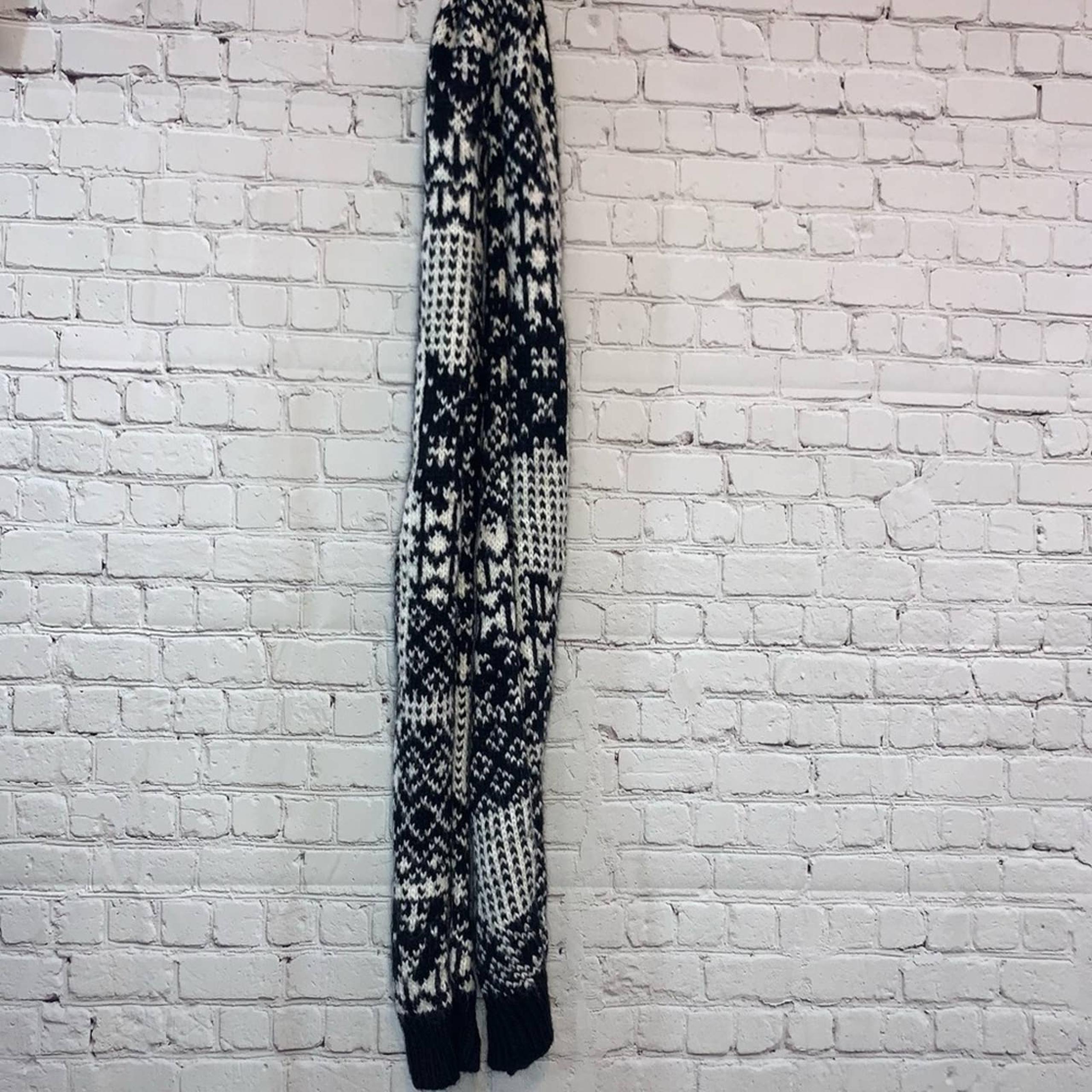 A&F Black & White Patterned Scarf