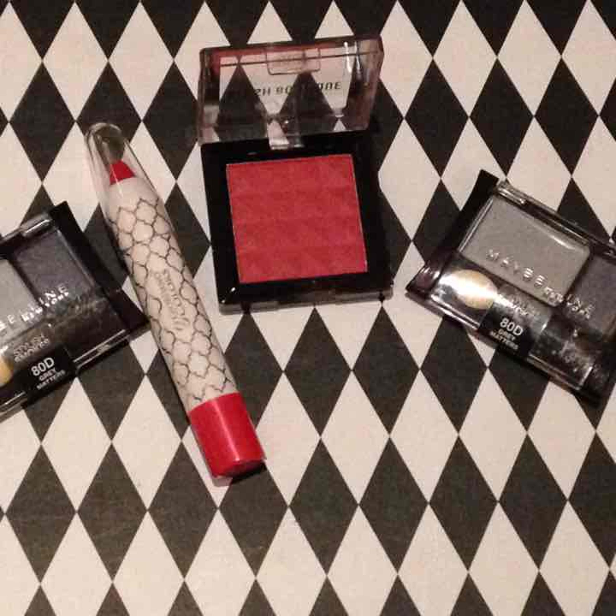 2Maybelline eyeshadows,blush &lip pencil