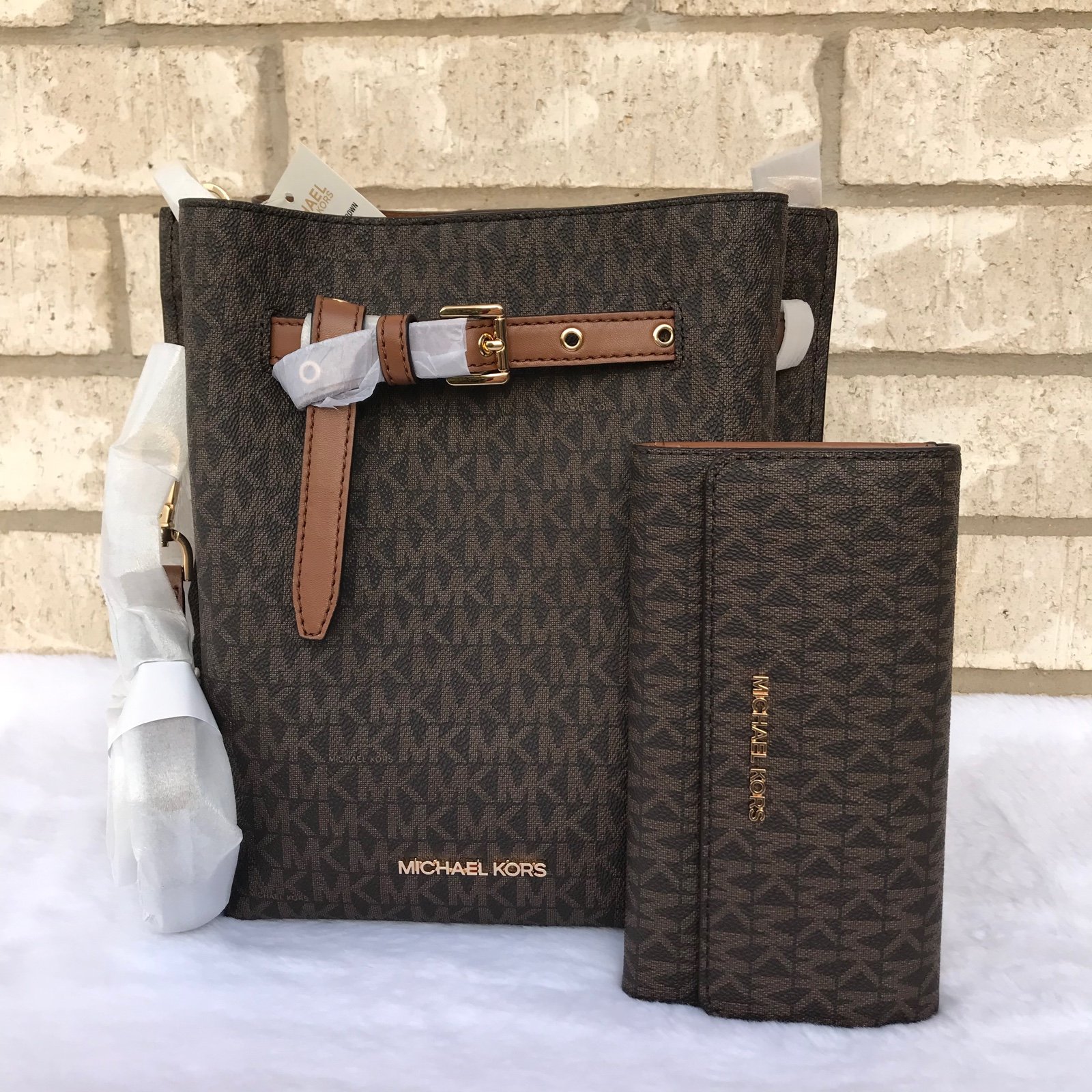 Michael Kors EMILIA SM BUCKET BAG and Wallet