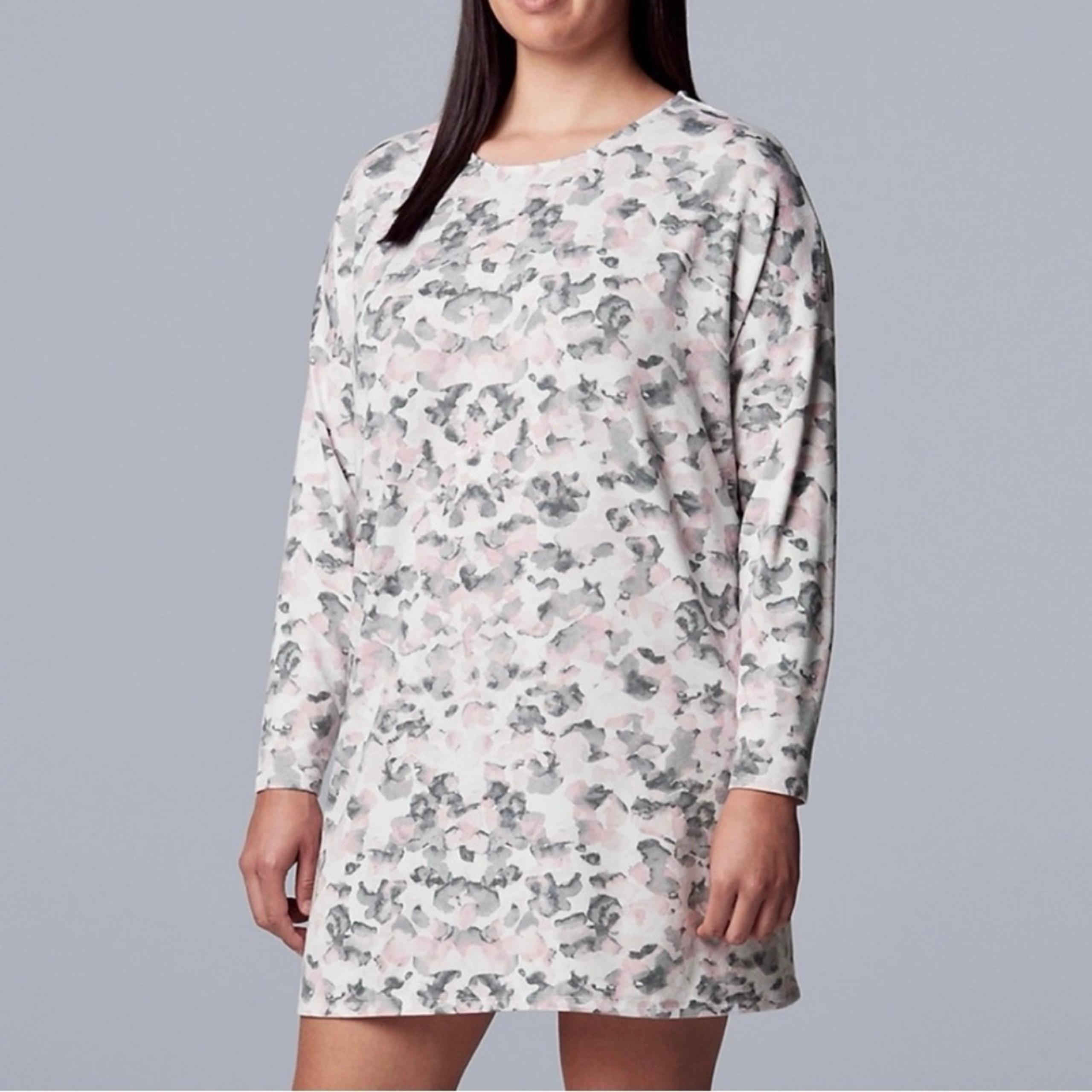 Simply Vera Wang nightgown/ sleep shirt
NWT 1X