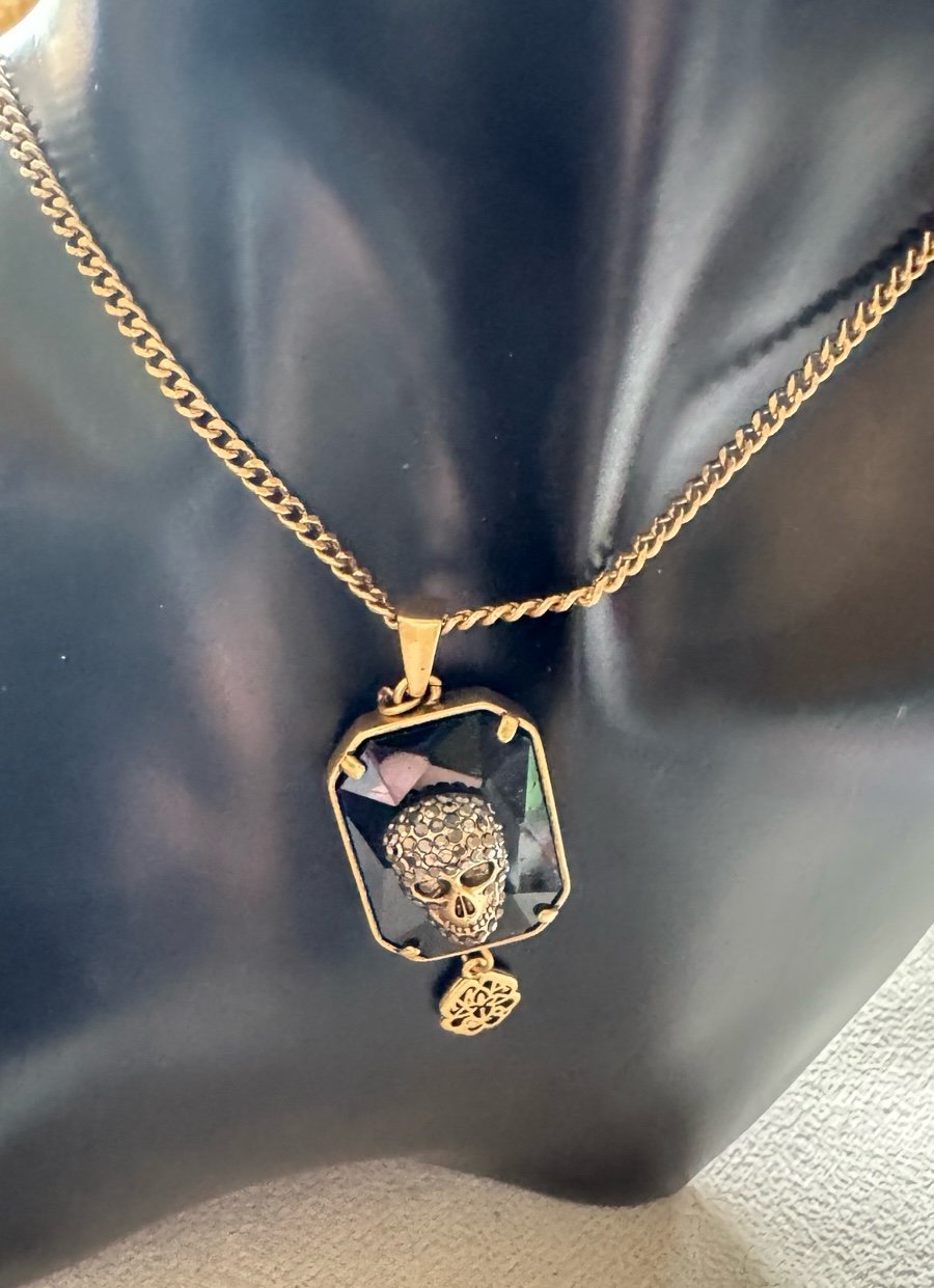 Black Crystal skull pendant with necklace