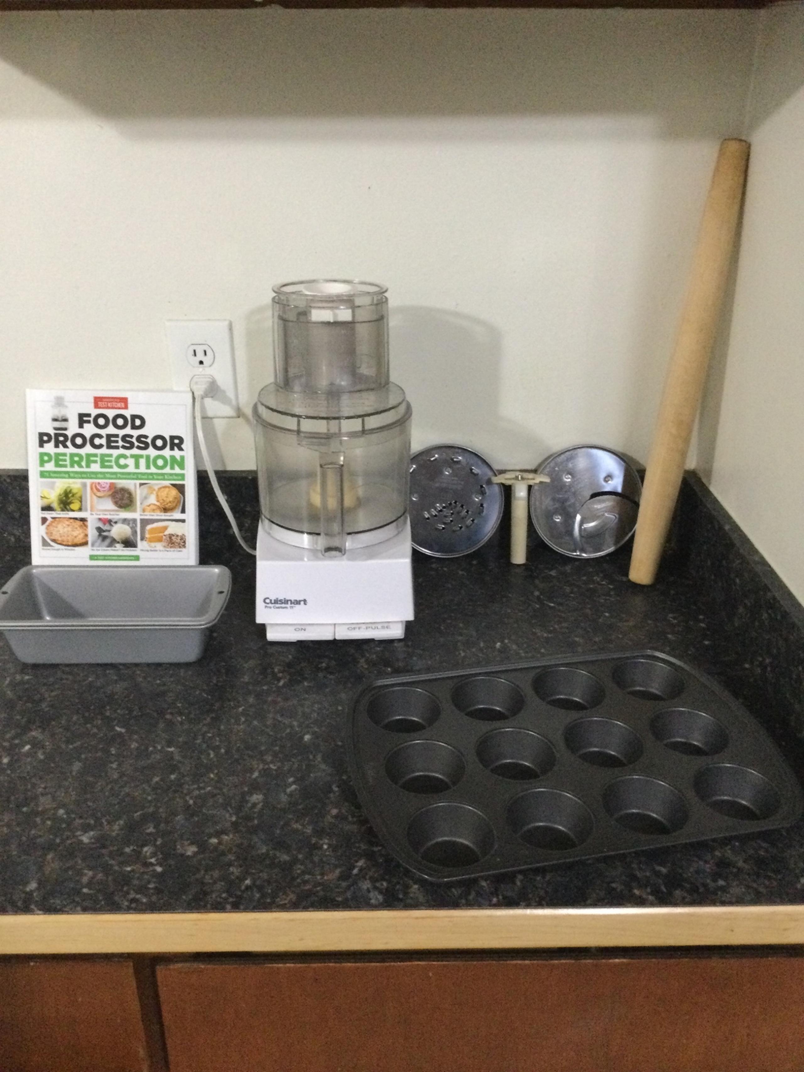 Cuisinart Pro Custom 11 Food Processor and baking set.