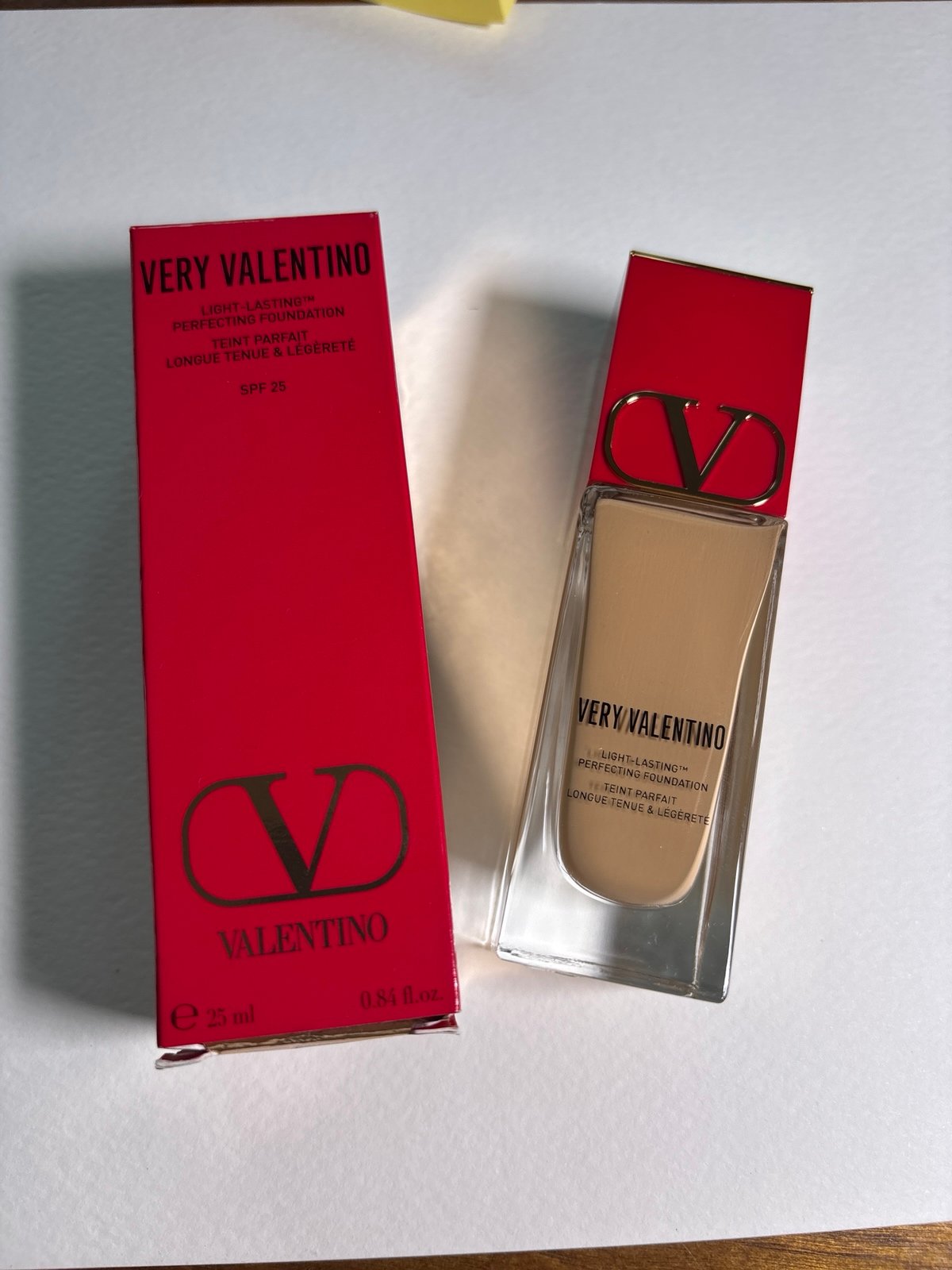 VERY VALENTINO 24 HOUR WEAR LIQUID FOUNDATION