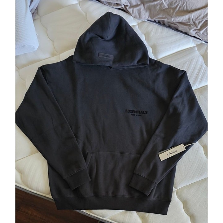 Large essentials fear of god hoodie black【Available L】