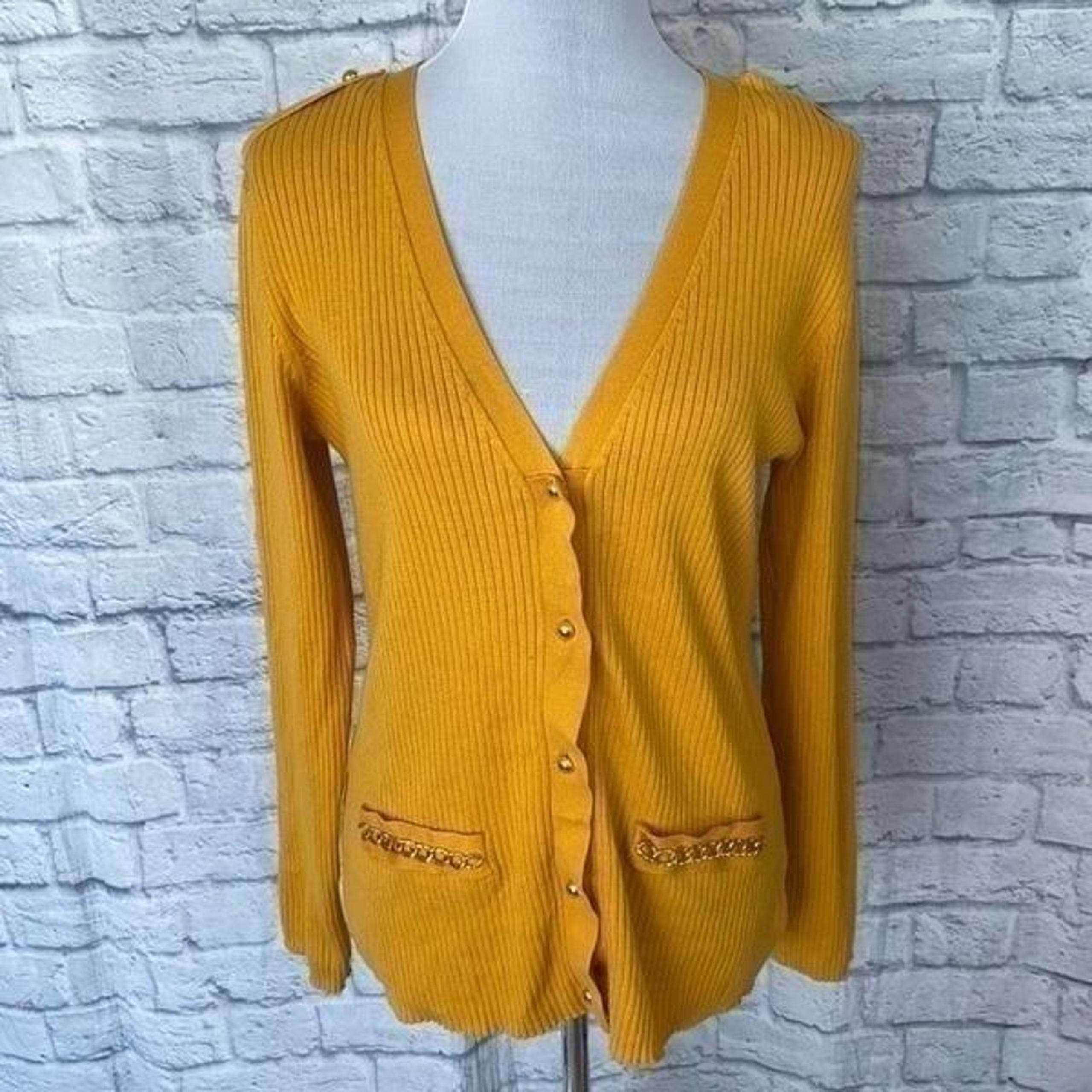 Peter Nygard women M 10-12 button from v-neck Longsleeve cardigan sweater