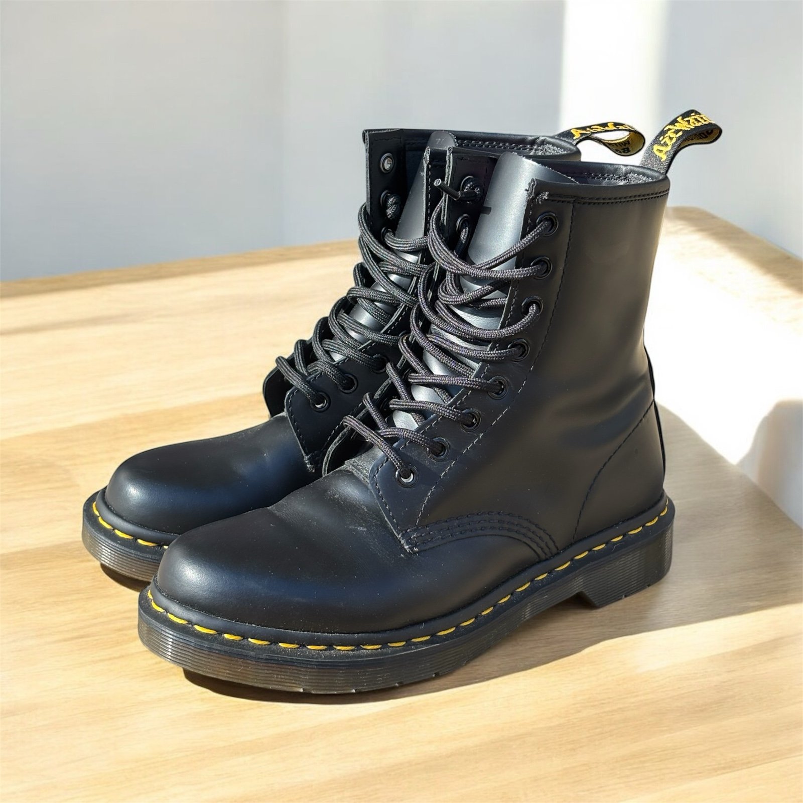 Dr. Martens Women's 1460W Originals Eight-Eye Lace-Up Boot Combat, Sz 7