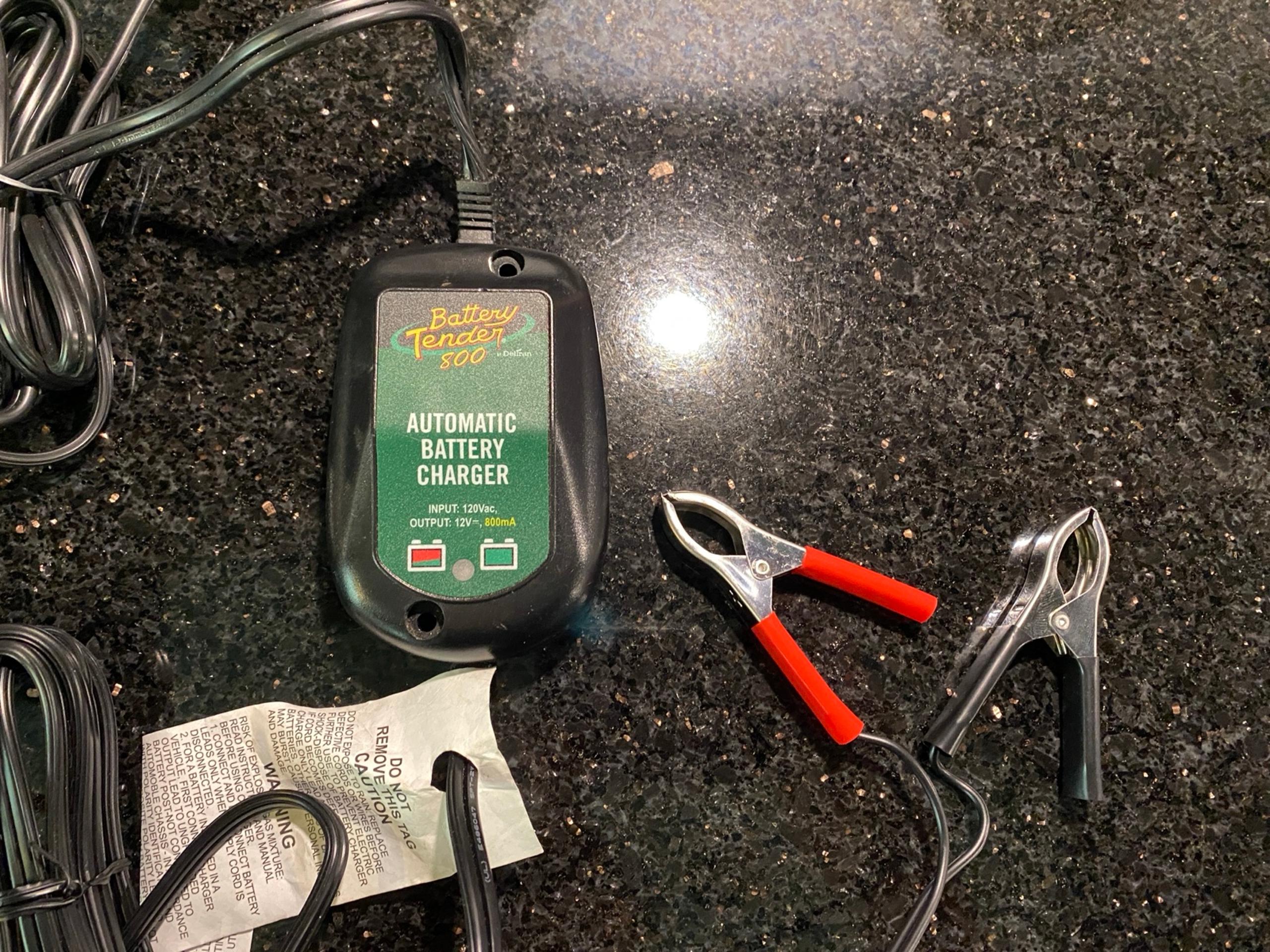 BATTERY TENDER 12V 800mA Automatic Battery Charger with Alligator Clips