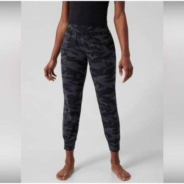 Athleta Salutation Camo Jogger size S Small