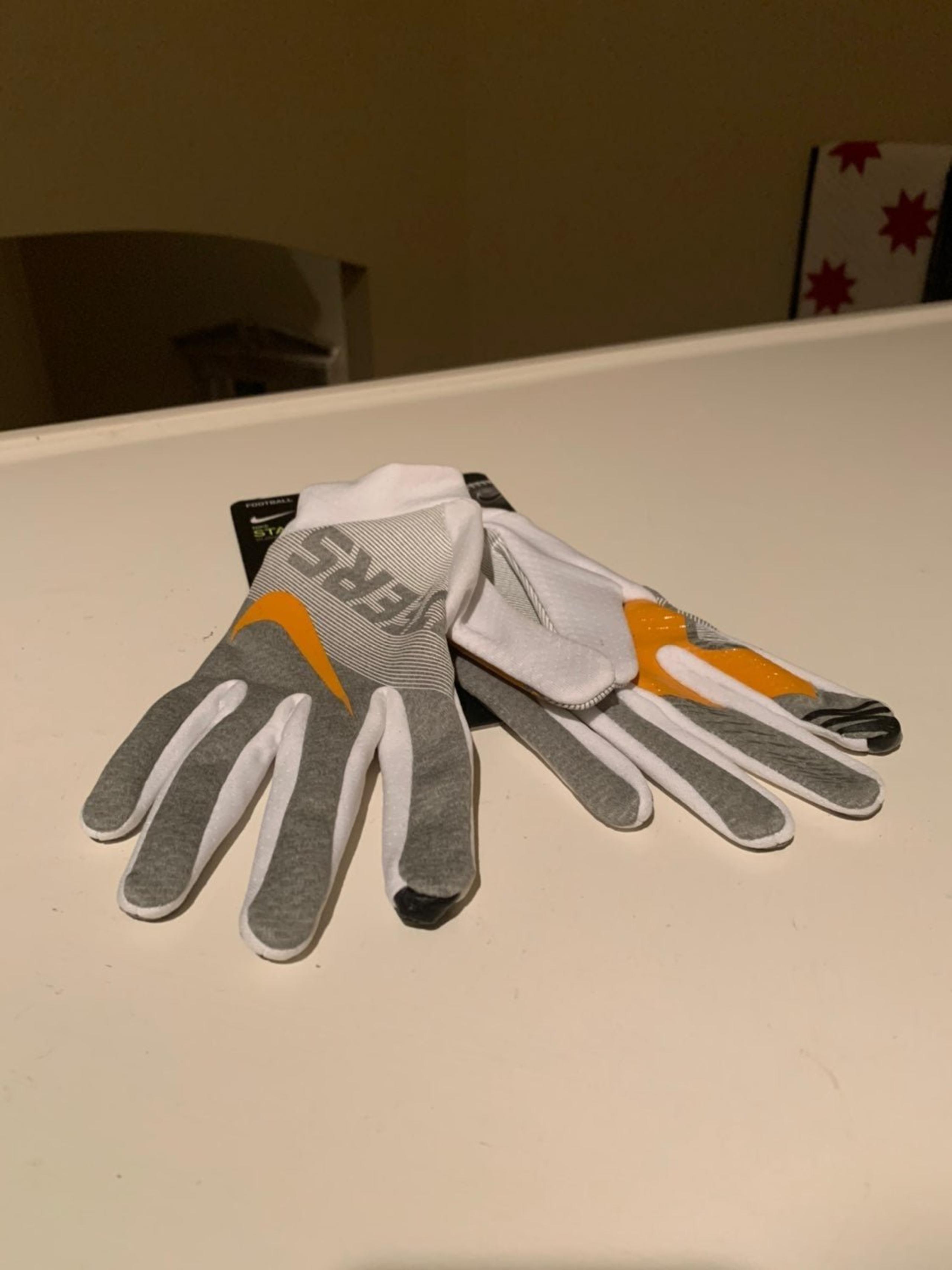 texas longhorns stadium gloves.