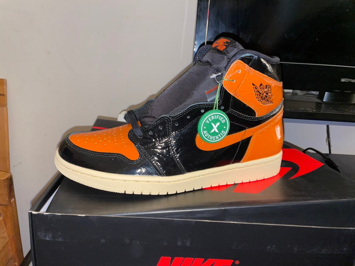 Jordan 1 shattered backboard (Size 10.5 Deadstock)