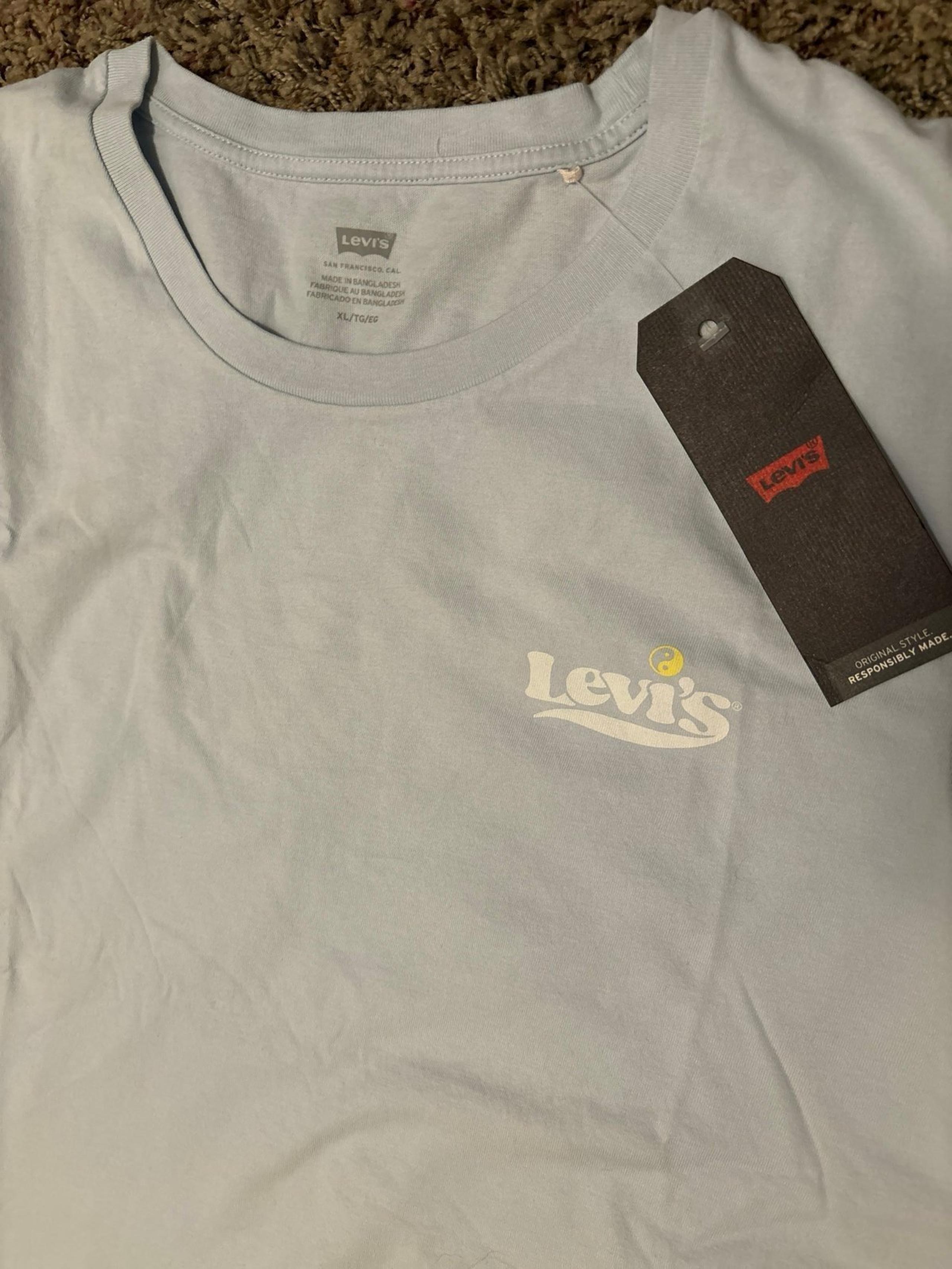 NWT Levi’s Graphic T-Shirt