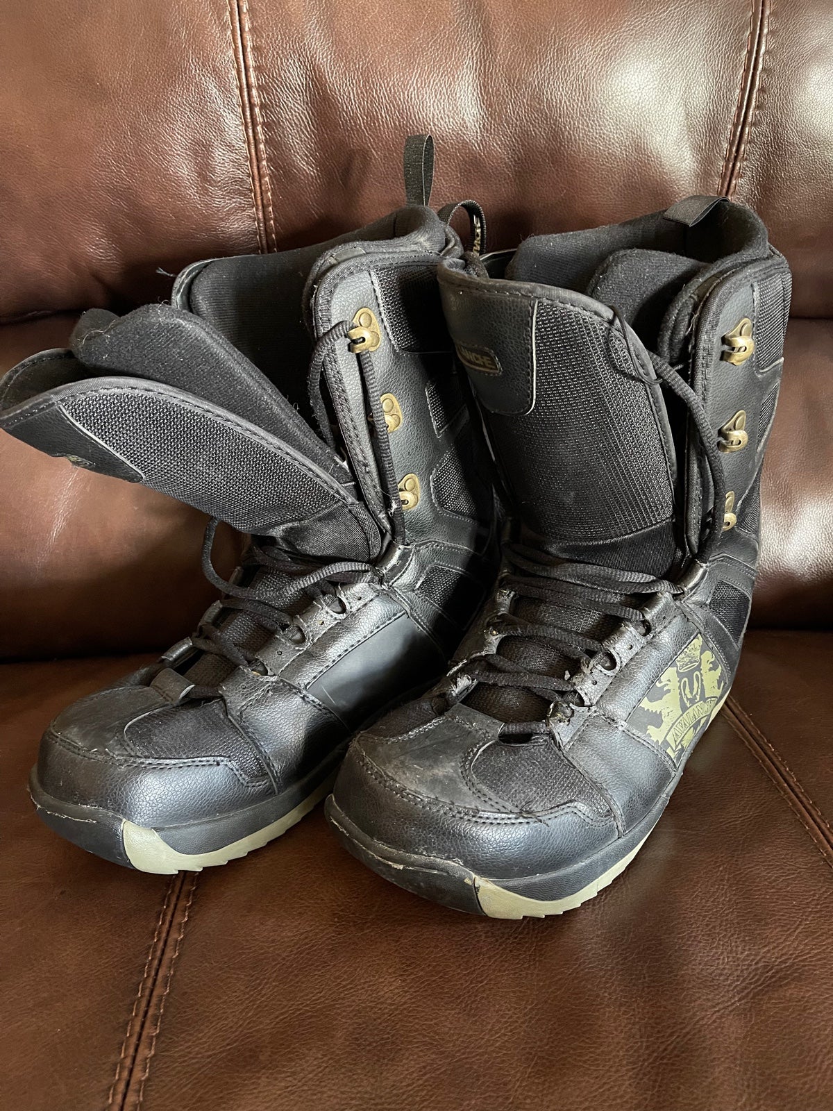 Avalanche Snowboard boots mens size 12