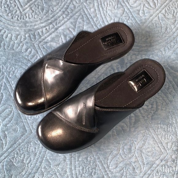 Clarks Artisan Black Leather Mules Shoes Size 8M