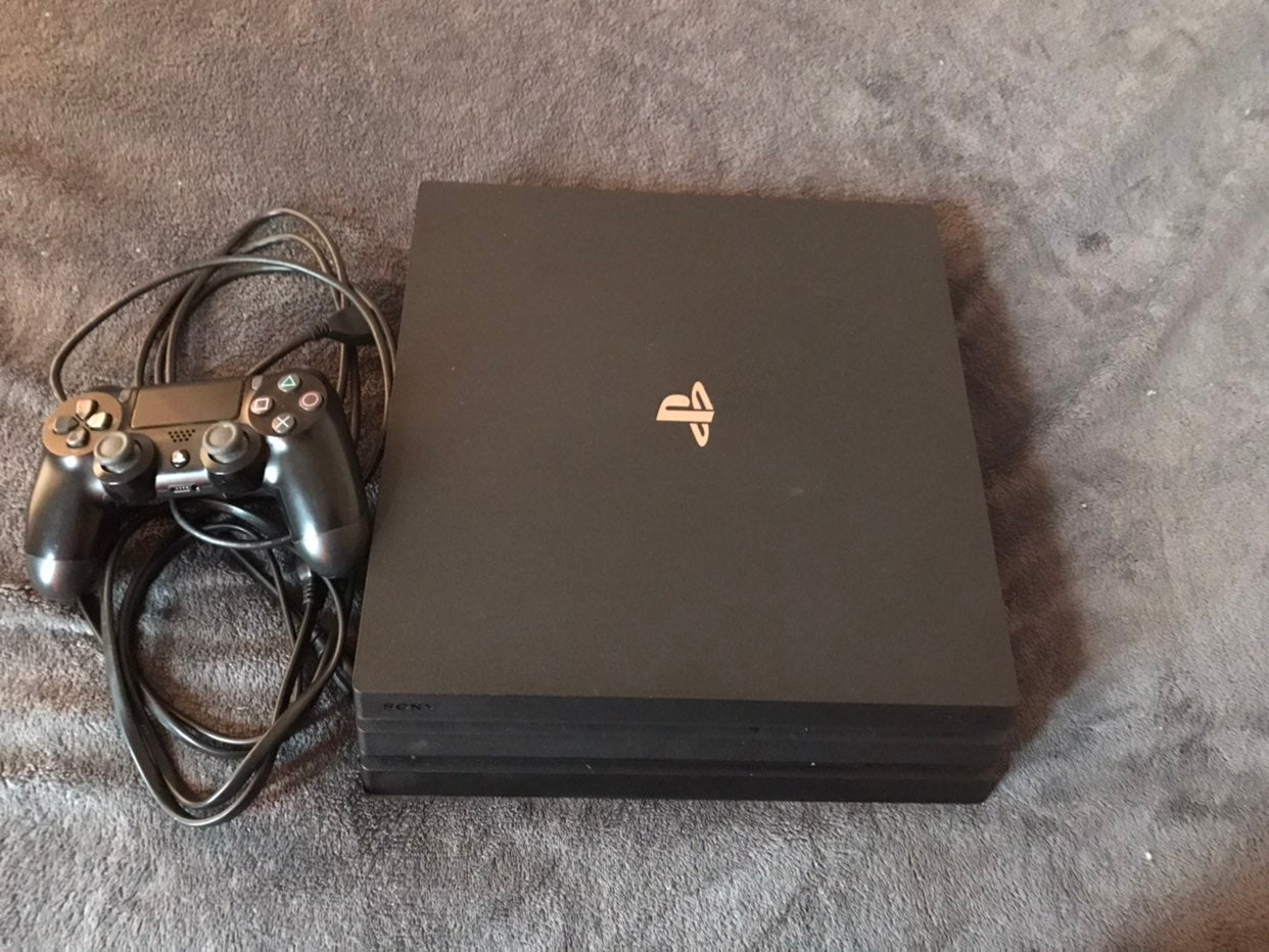 PS4 Pro 1TB (FOR PARTS/REPAIR)