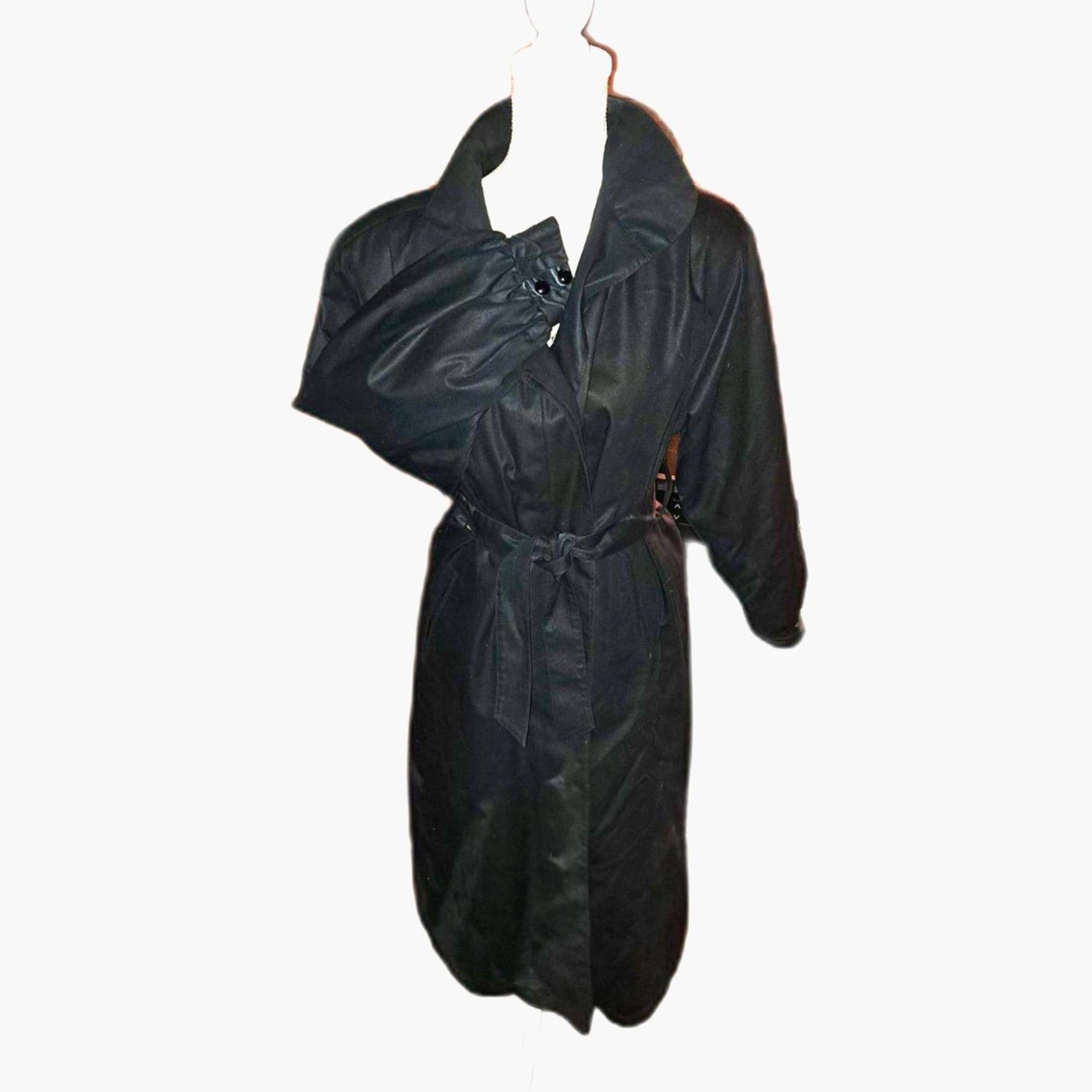 SALE!! Beautiful 6 Petite London Fog 3/4 sleeve Zip out lining Black-Rose Lining
