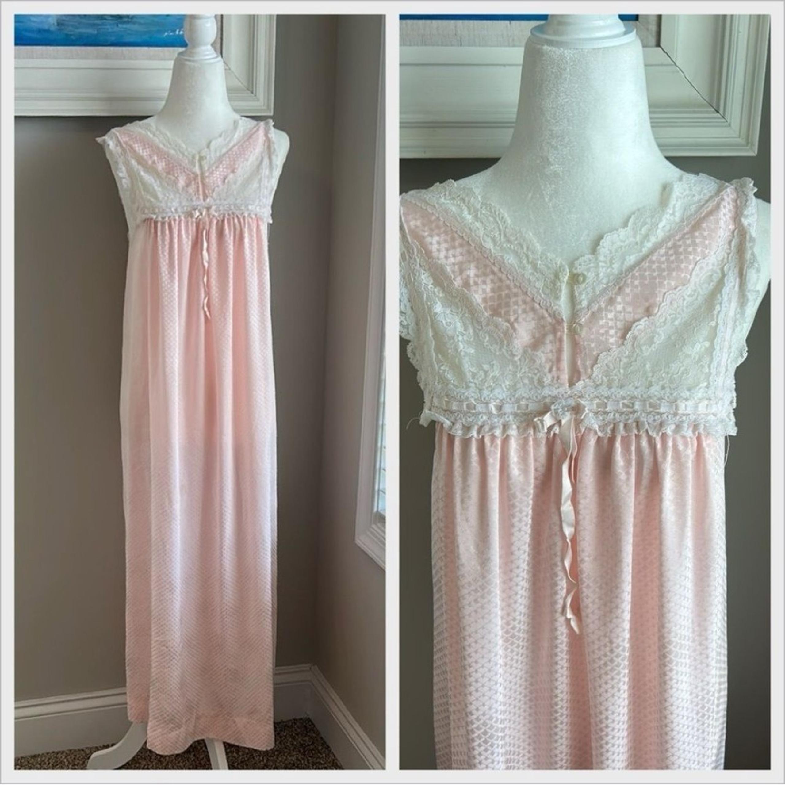Vintage Carol Hochman Pink Lace Long Robe