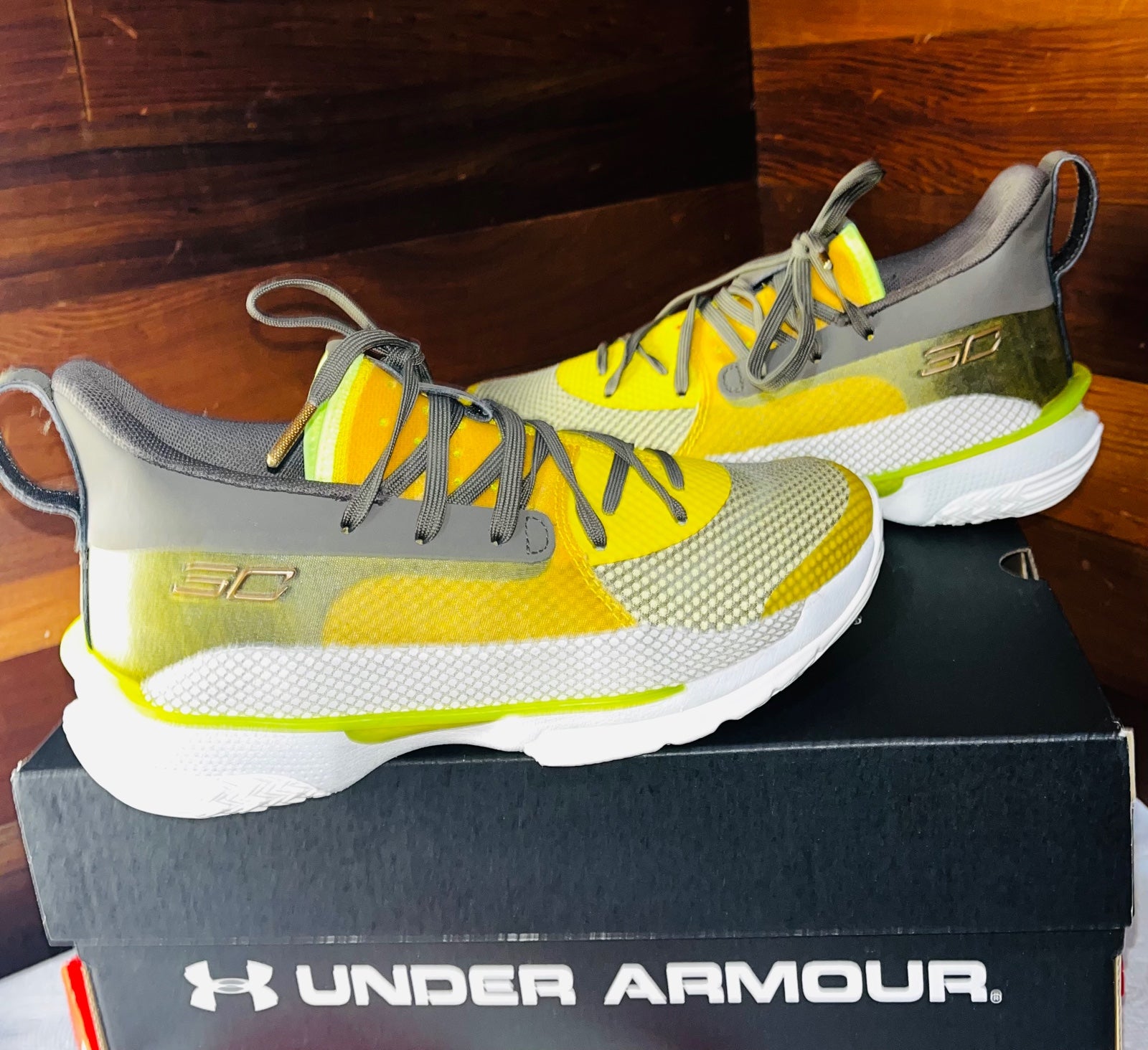 Curry 7 zeppelin yellow 2025