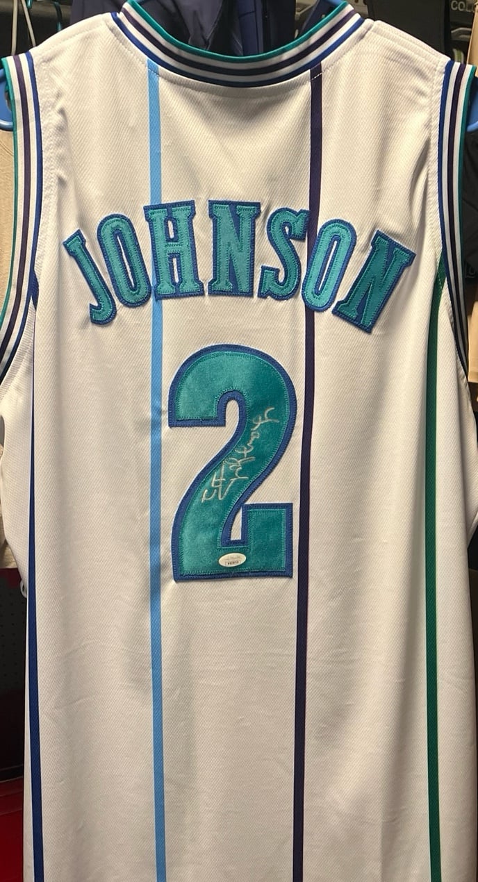 Signed XL jersey by Larry Johnson of the Charlotte Hornets with COA!