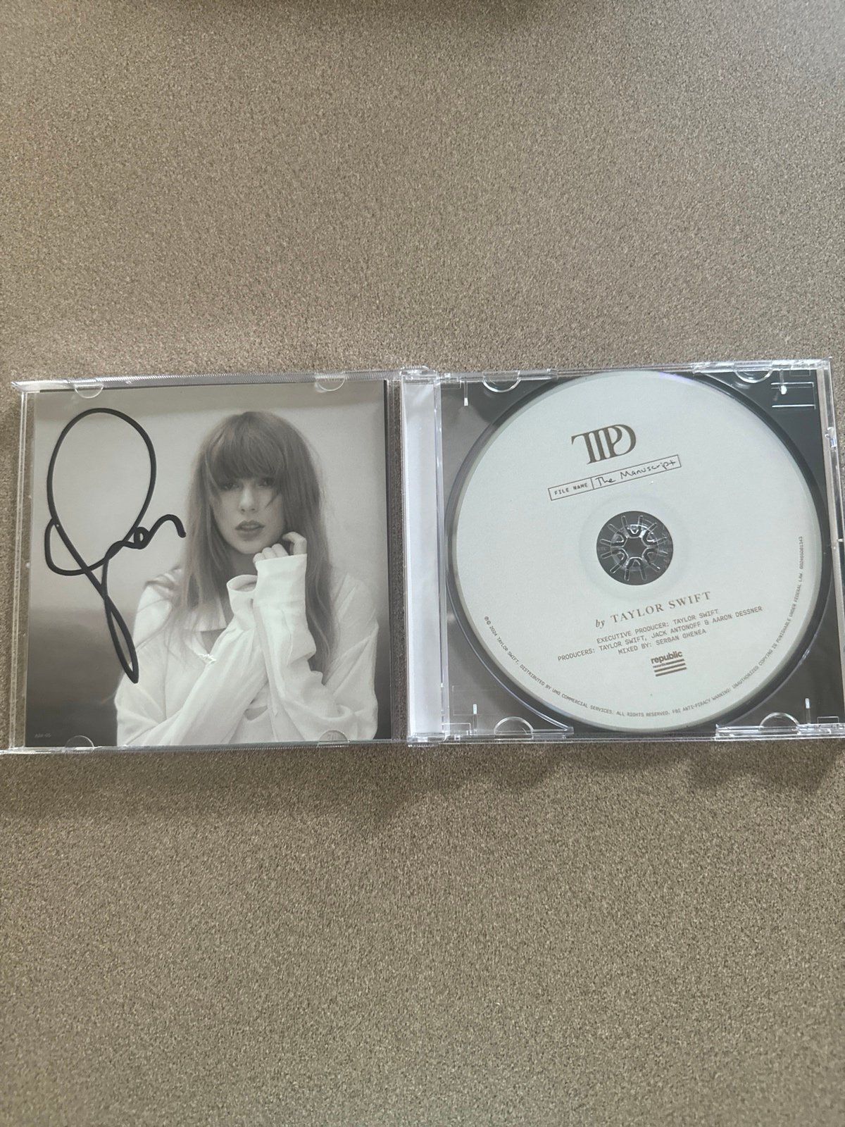 Tortured Poets Department CD Bonus The Manuscript w/ Hand Signed Photo