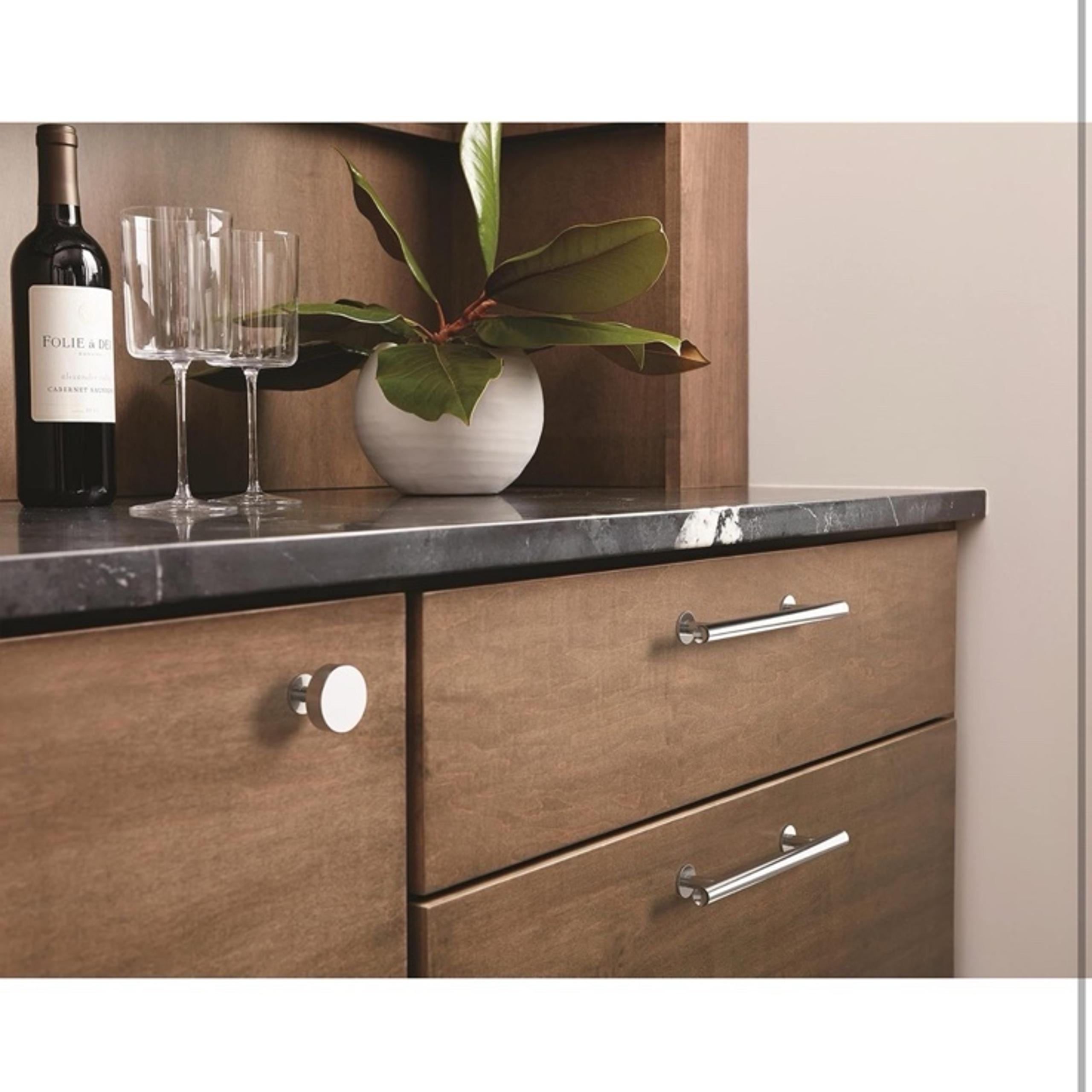 Amerock | Cabinet Knob | Polished Chrome | 1-1/4 inch (32 mm) Diameter | Radius