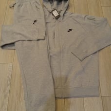Nike Tech Sportswear medium