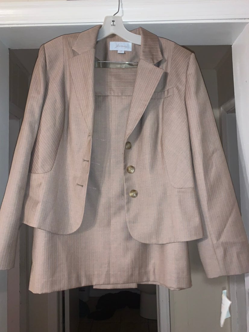 JH Collectibles new skirt suit