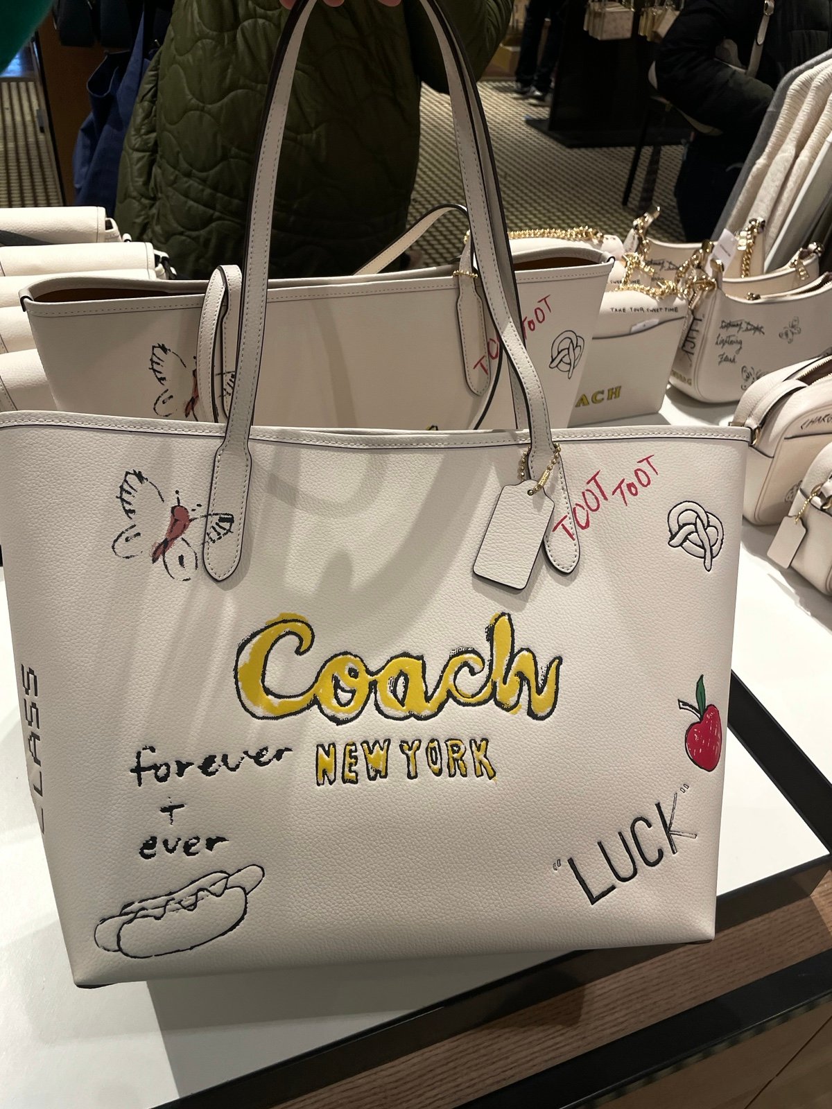 NWT！COACH CITY TOTE BAG WITH SKETCH PRINT (COACH CAK18) GOLD/CHALK MULTI
